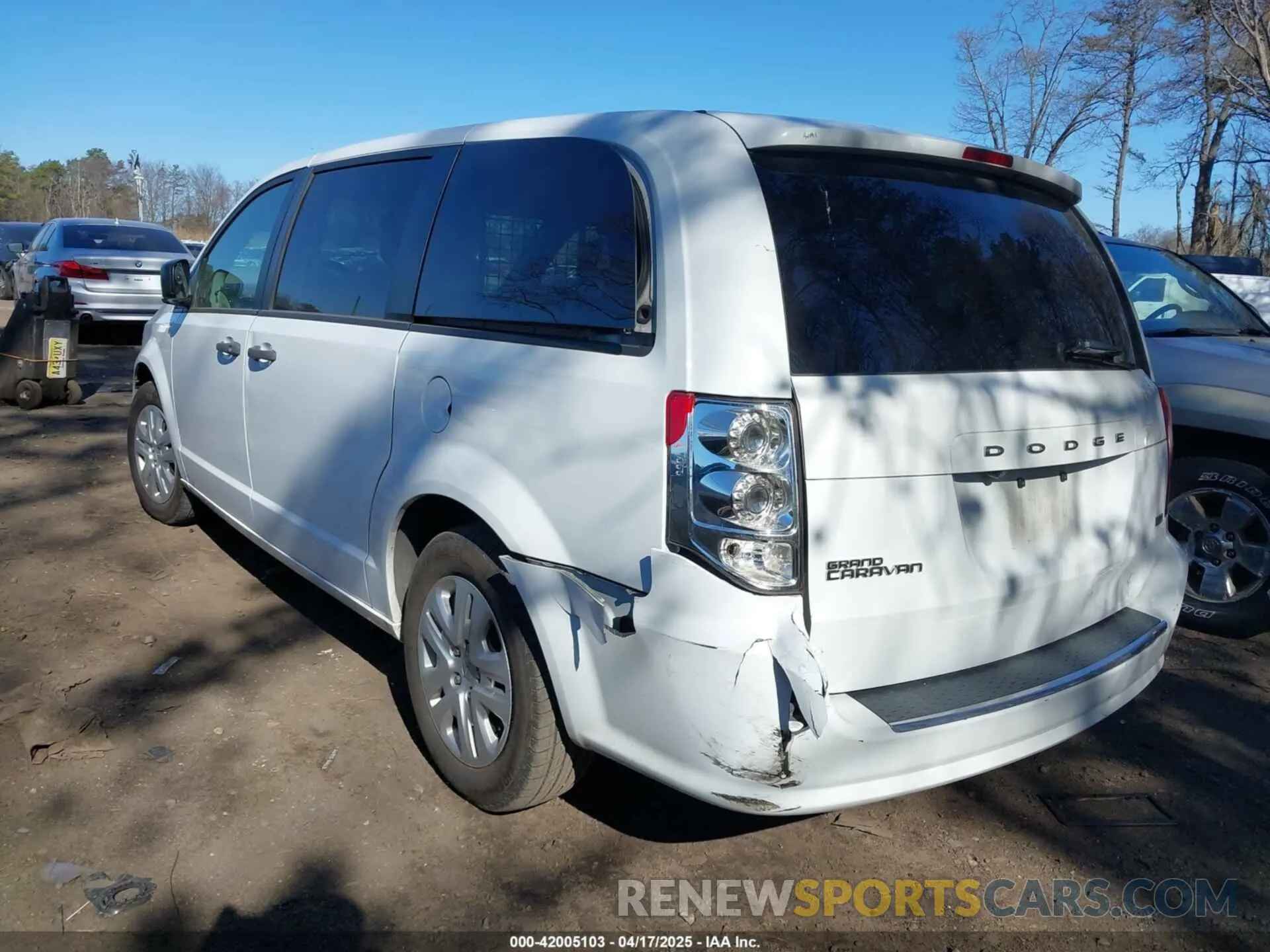 3 fotografías del automóvil dañado 2C4RDGBG6KR747108 DODGE GRAND CARAVAN 2019