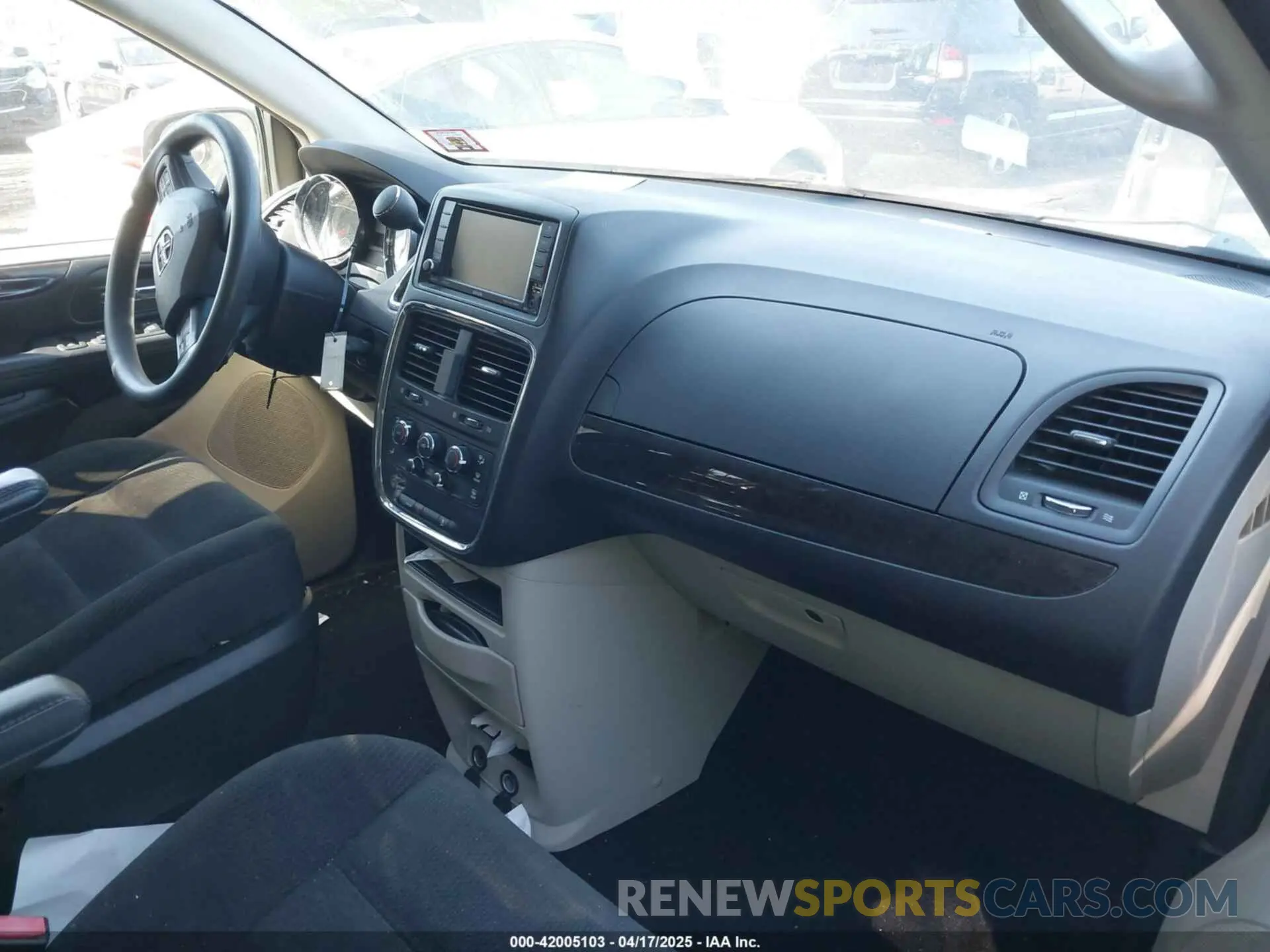 5 fotografías del automóvil dañado 2C4RDGBG6KR747108 DODGE GRAND CARAVAN 2019