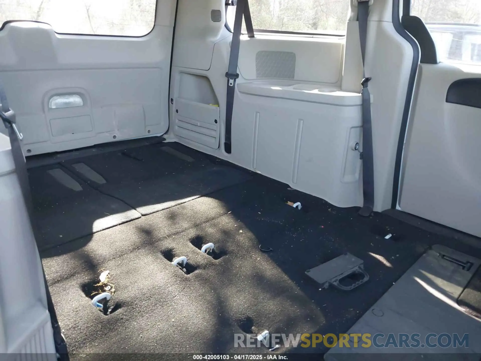 8 fotografías del automóvil dañado 2C4RDGBG6KR747108 DODGE GRAND CARAVAN 2019