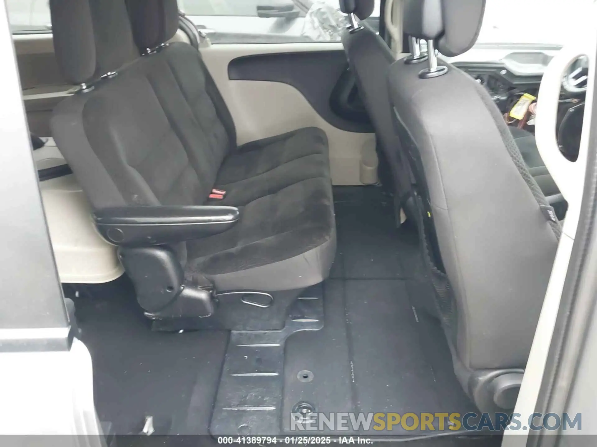8 fotografías del automóvil dañado 2C4RDGBG8KR581187 DODGE GRAND CARAVAN 2019