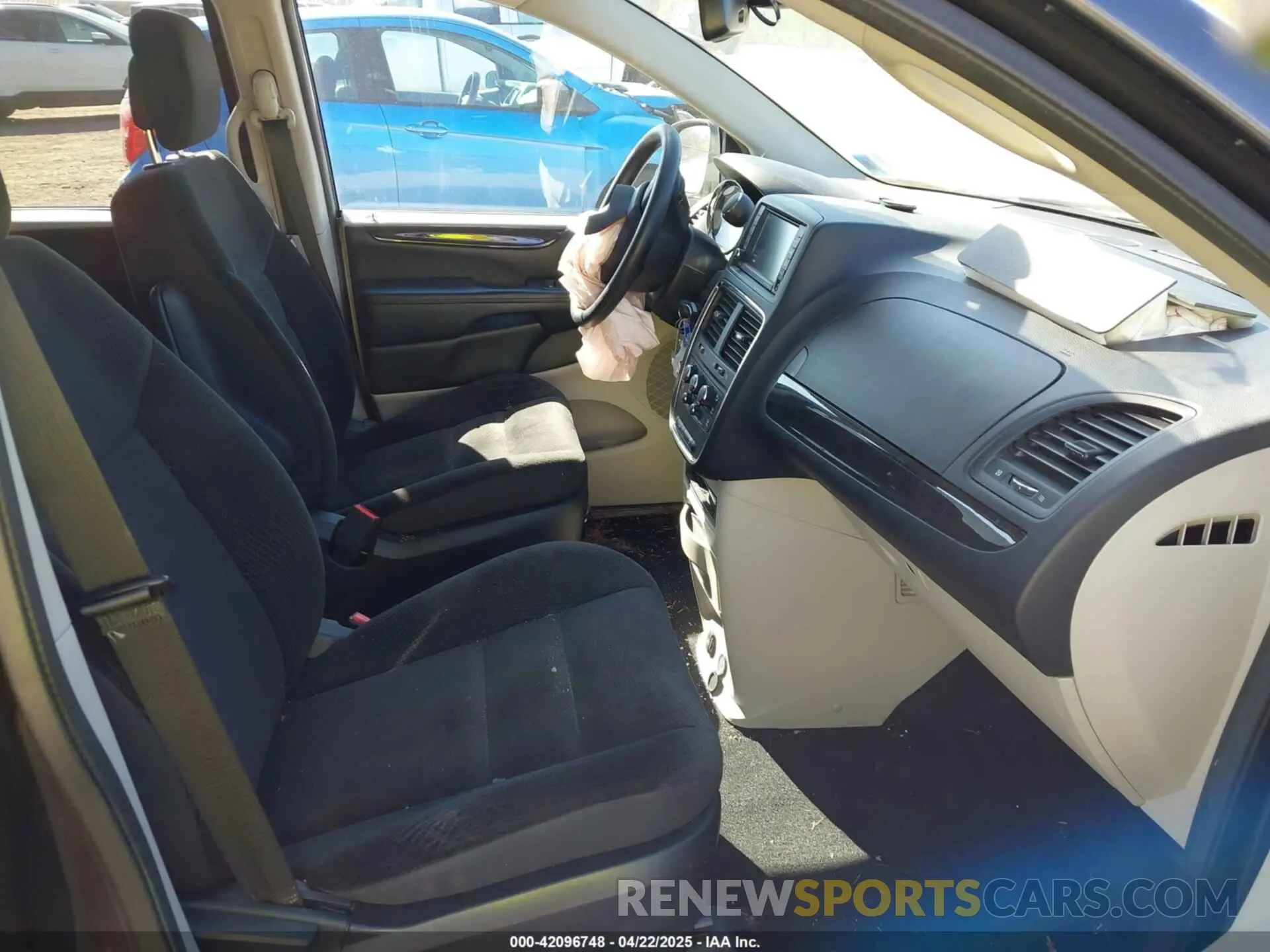 5 fotografías del automóvil dañado 2C4RDGBG8KR789439 DODGE GRAND CARAVAN 2019