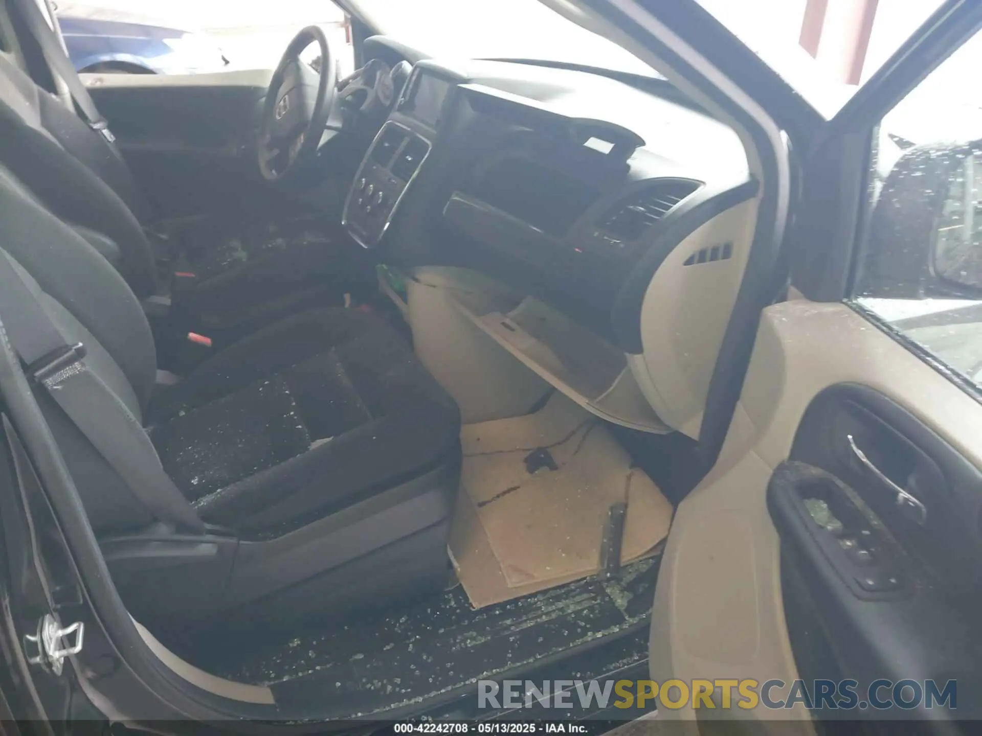 5 fotografías del automóvil dañado 2C4RDGBG8KR805963 DODGE GRAND CARAVAN 2019