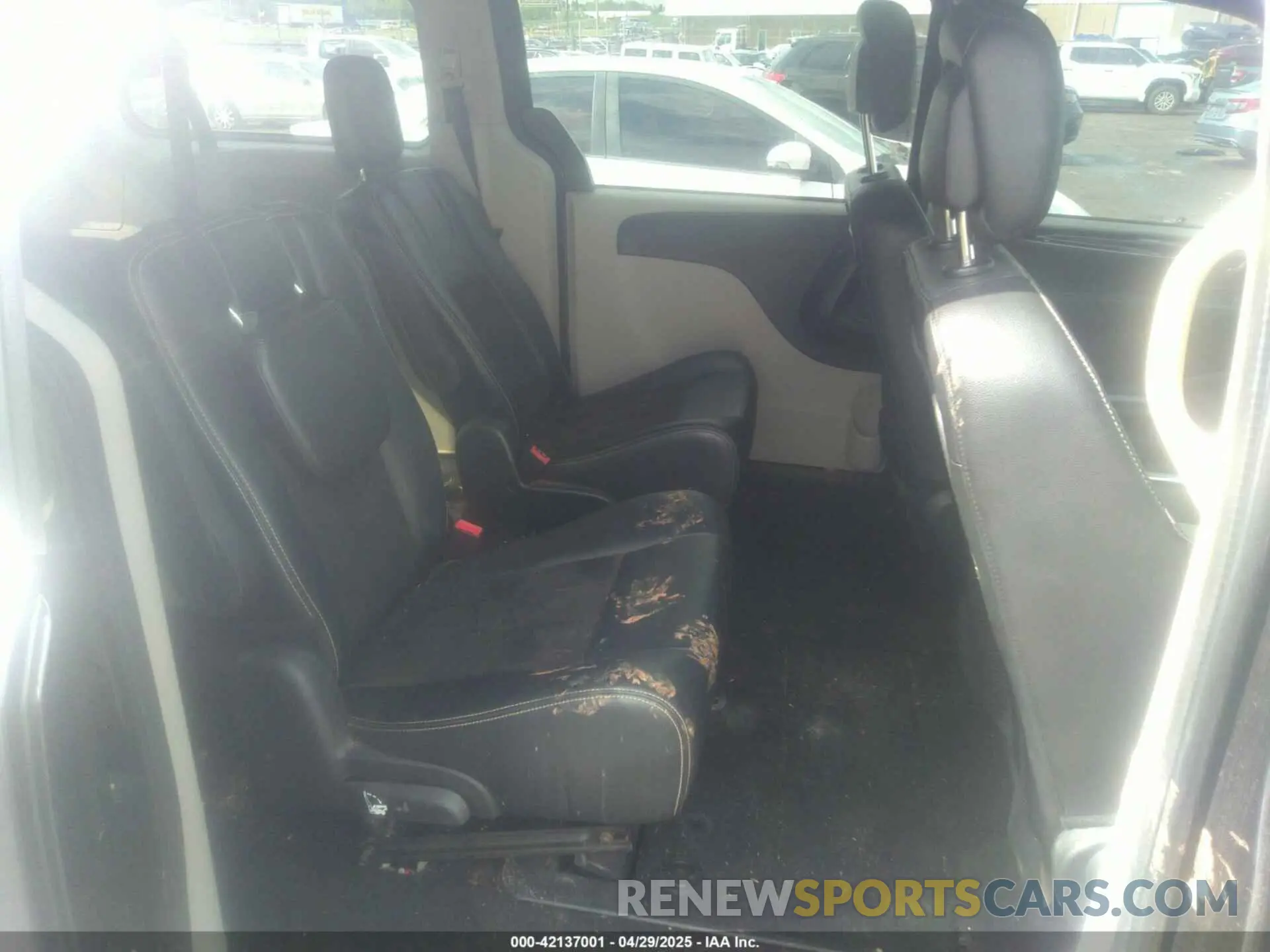 8 fotografías del automóvil dañado 2C4RDGCG0KR718346 DODGE GRAND CARAVAN 2019