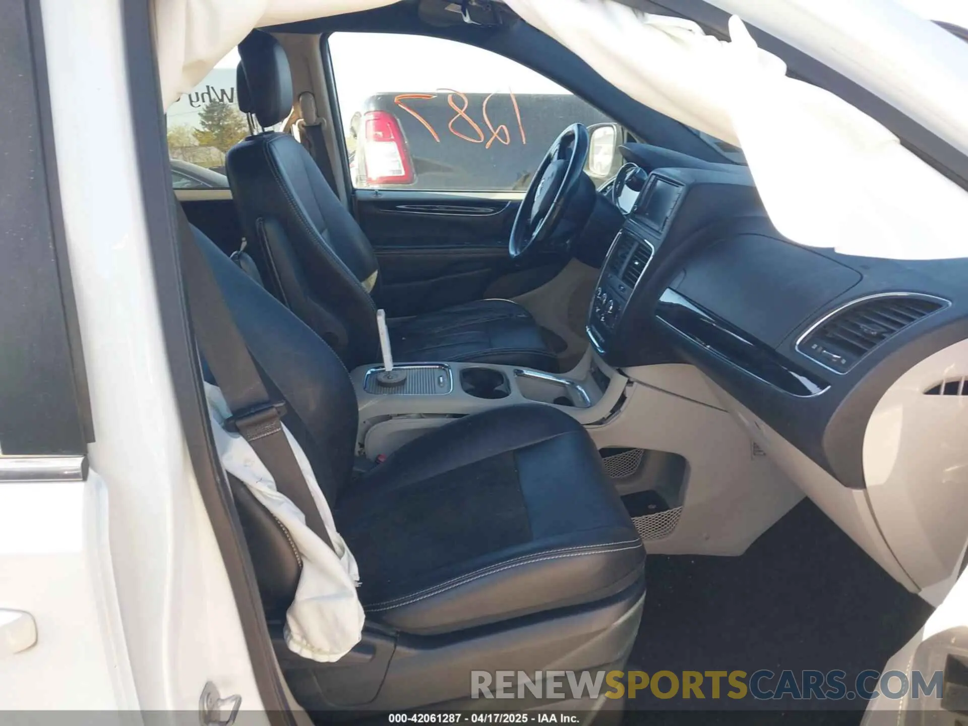 5 fotografías del automóvil dañado 2C4RDGCG1KR545775 DODGE GRAND CARAVAN 2019