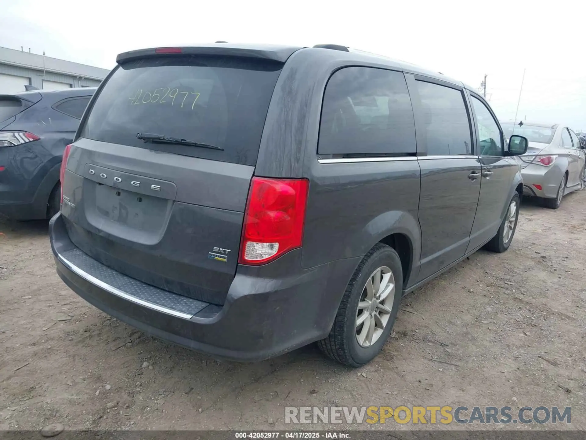 4 fotografías del automóvil dañado 2C4RDGCG1KR663986 DODGE GRAND CARAVAN 2019