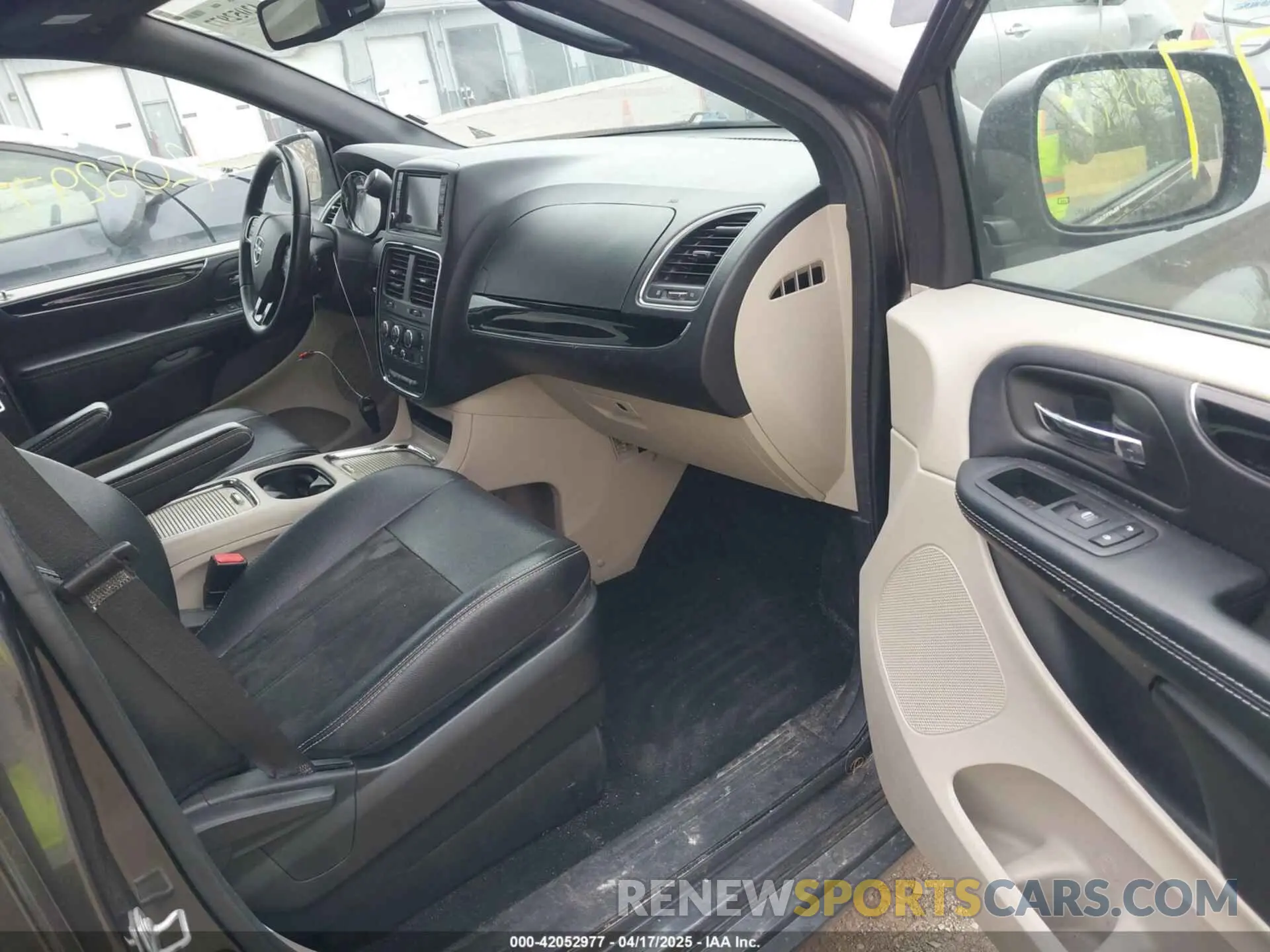 5 fotografías del automóvil dañado 2C4RDGCG1KR663986 DODGE GRAND CARAVAN 2019