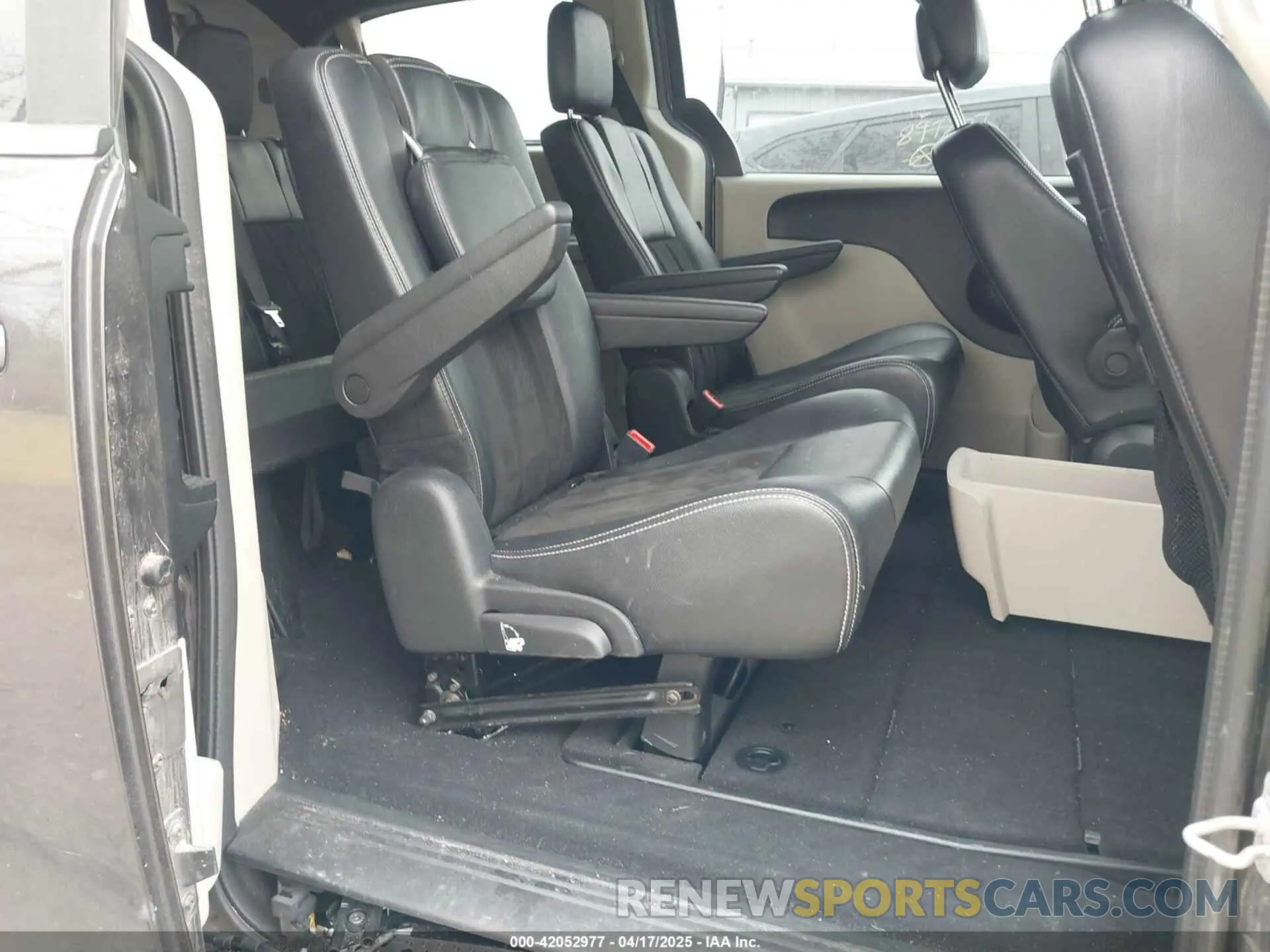 8 fotografías del automóvil dañado 2C4RDGCG1KR663986 DODGE GRAND CARAVAN 2019