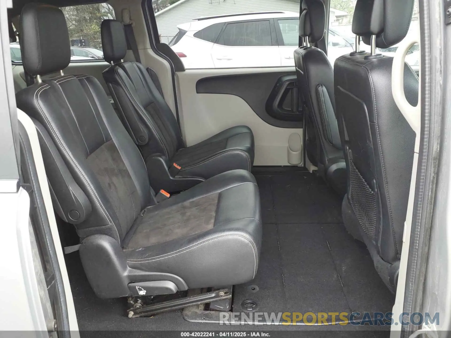 8 fotografías del automóvil dañado 2C4RDGCG1KR672526 DODGE GRAND CARAVAN 2019
