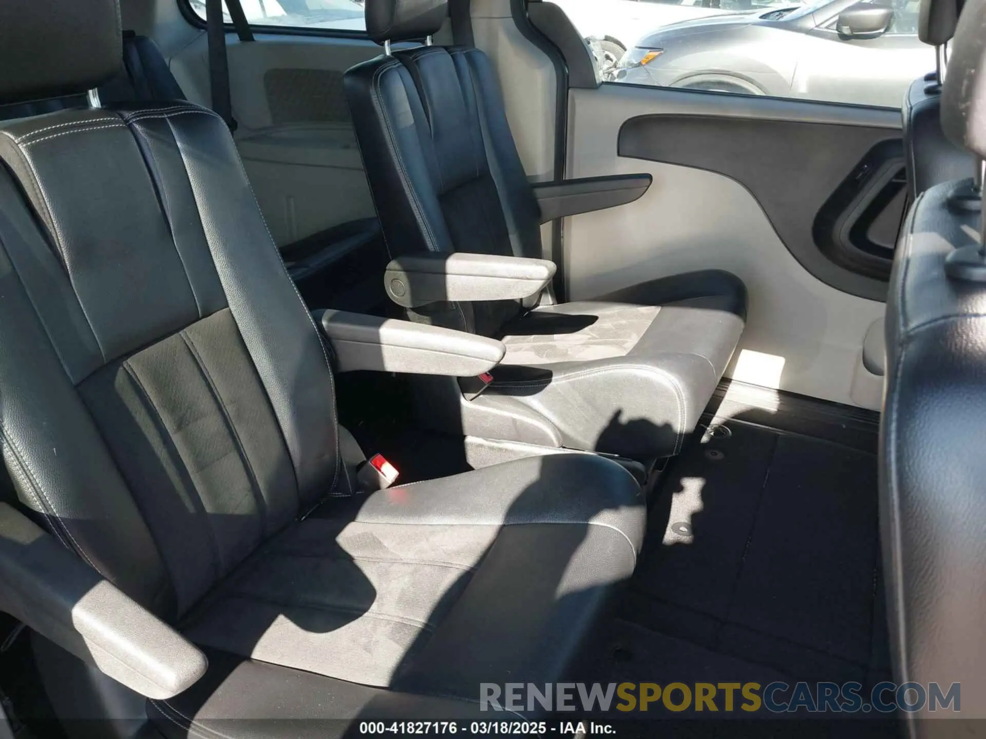 8 fotografías del automóvil dañado 2C4RDGCG1KR712930 DODGE GRAND CARAVAN 2019