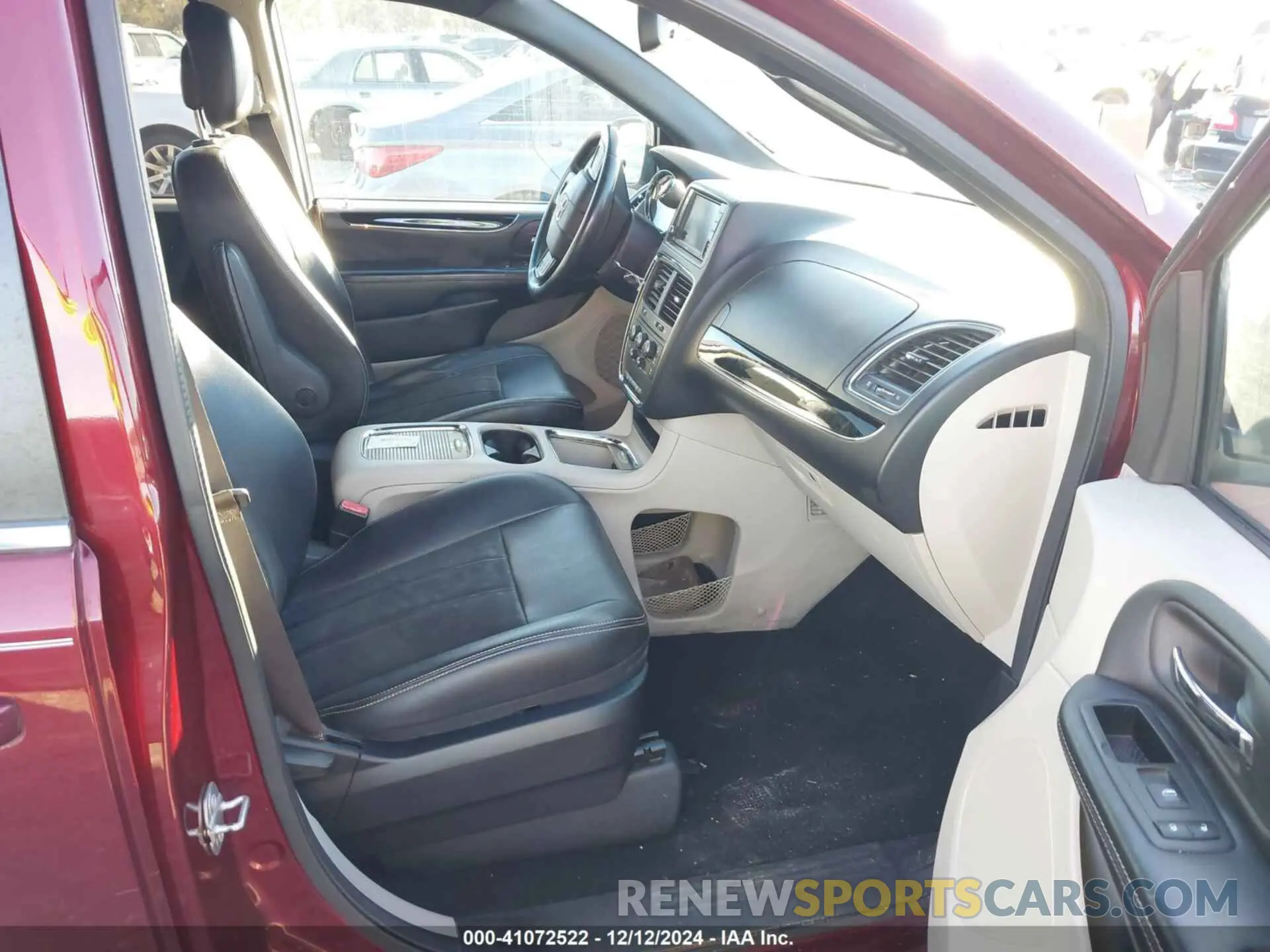 5 fotografías del automóvil dañado 2C4RDGCG2KR620130 DODGE GRAND CARAVAN 2019