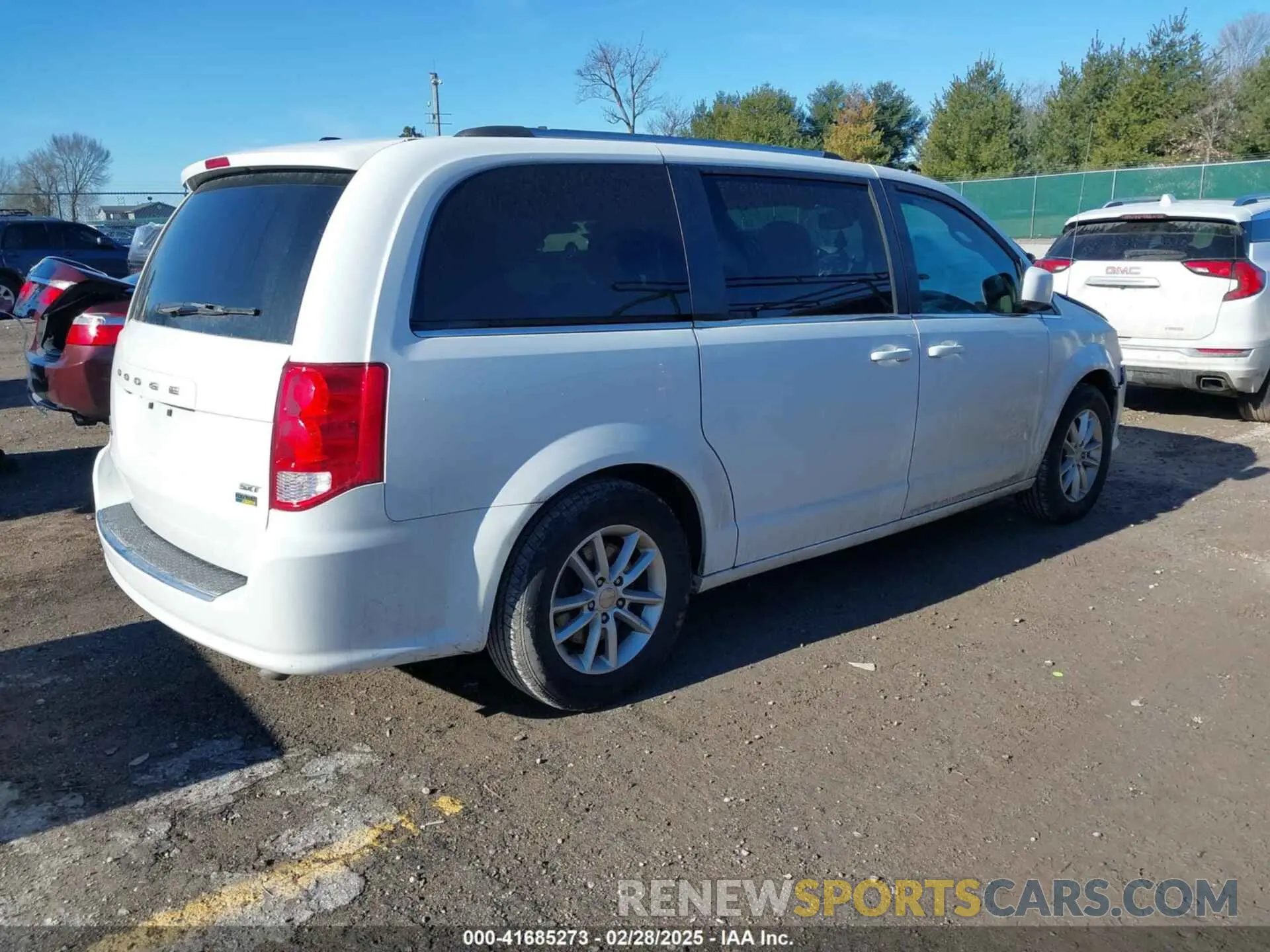 4 fotografías del automóvil dañado 2C4RDGCG3KR752667 DODGE GRAND CARAVAN 2019
