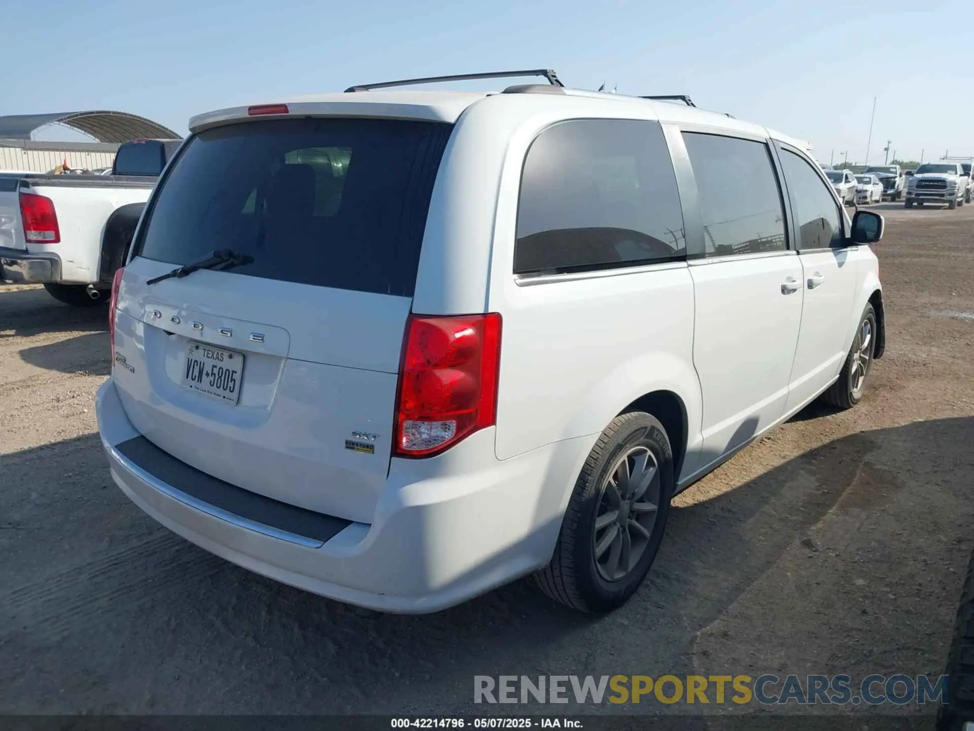 4 fotografías del automóvil dañado 2C4RDGCG4KR717670 DODGE GRAND CARAVAN 2019