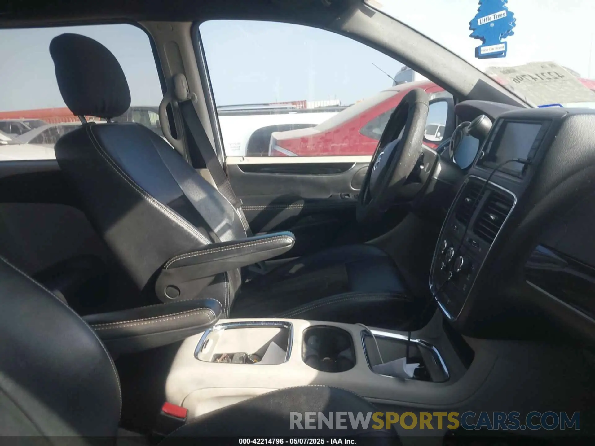 5 fotografías del automóvil dañado 2C4RDGCG4KR717670 DODGE GRAND CARAVAN 2019
