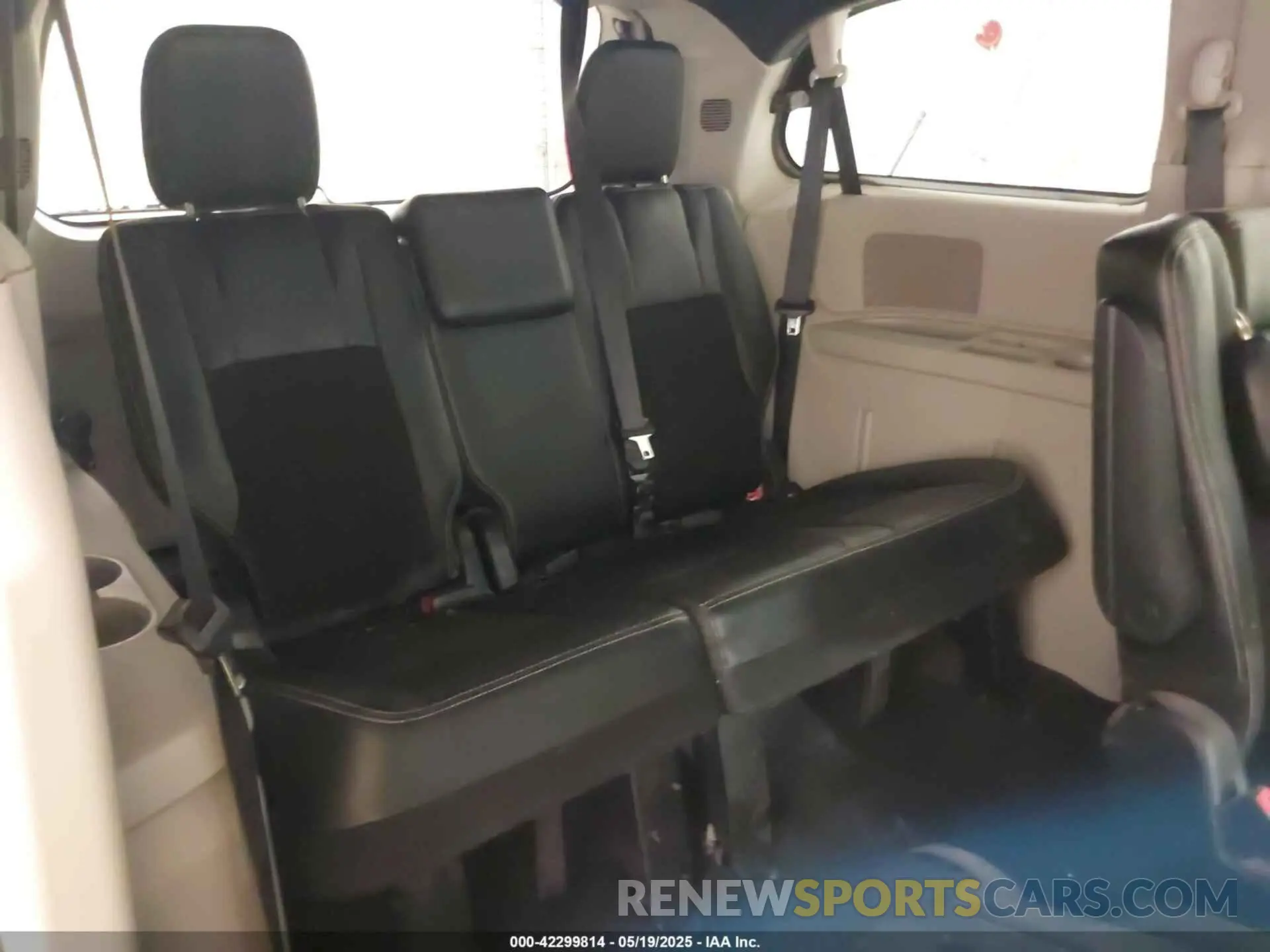 17 fotografías del automóvil dañado 2C4RDGCG5KR519776 DODGE GRAND CARAVAN 2019
