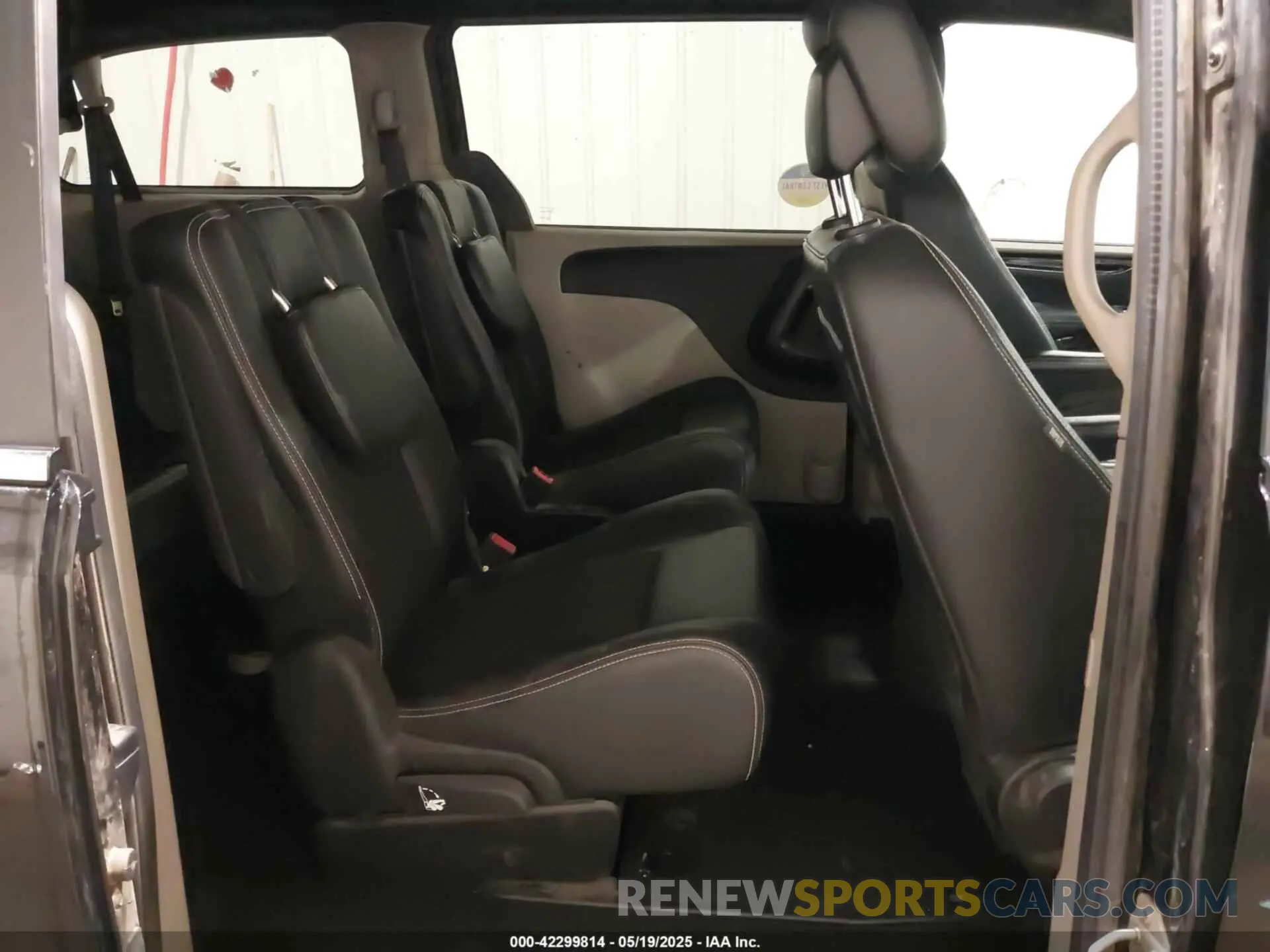 8 fotografías del automóvil dañado 2C4RDGCG5KR519776 DODGE GRAND CARAVAN 2019