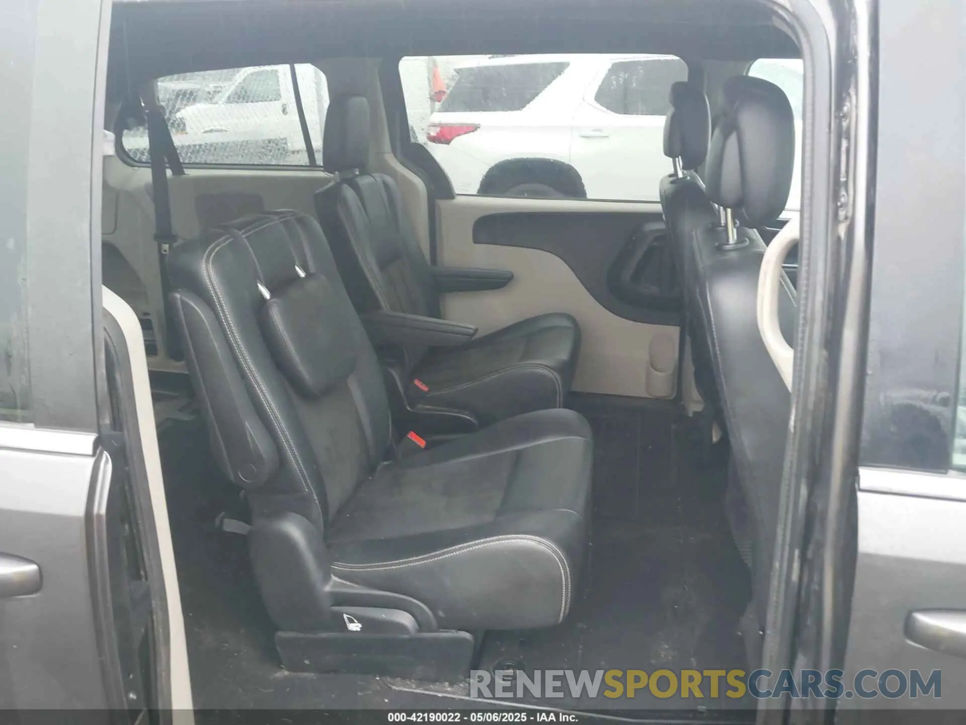 5 fotografías del automóvil dañado 2C4RDGCG5KR565883 DODGE GRAND CARAVAN 2019