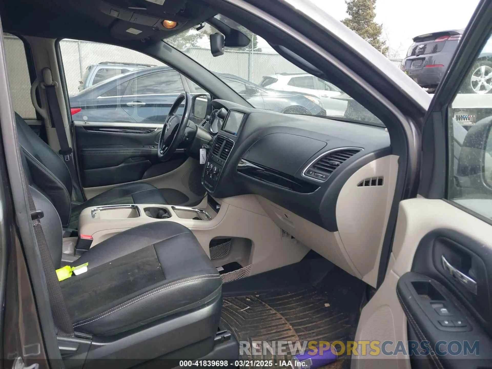 5 fotografías del automóvil dañado 2C4RDGCG5KR621269 DODGE GRAND CARAVAN 2019