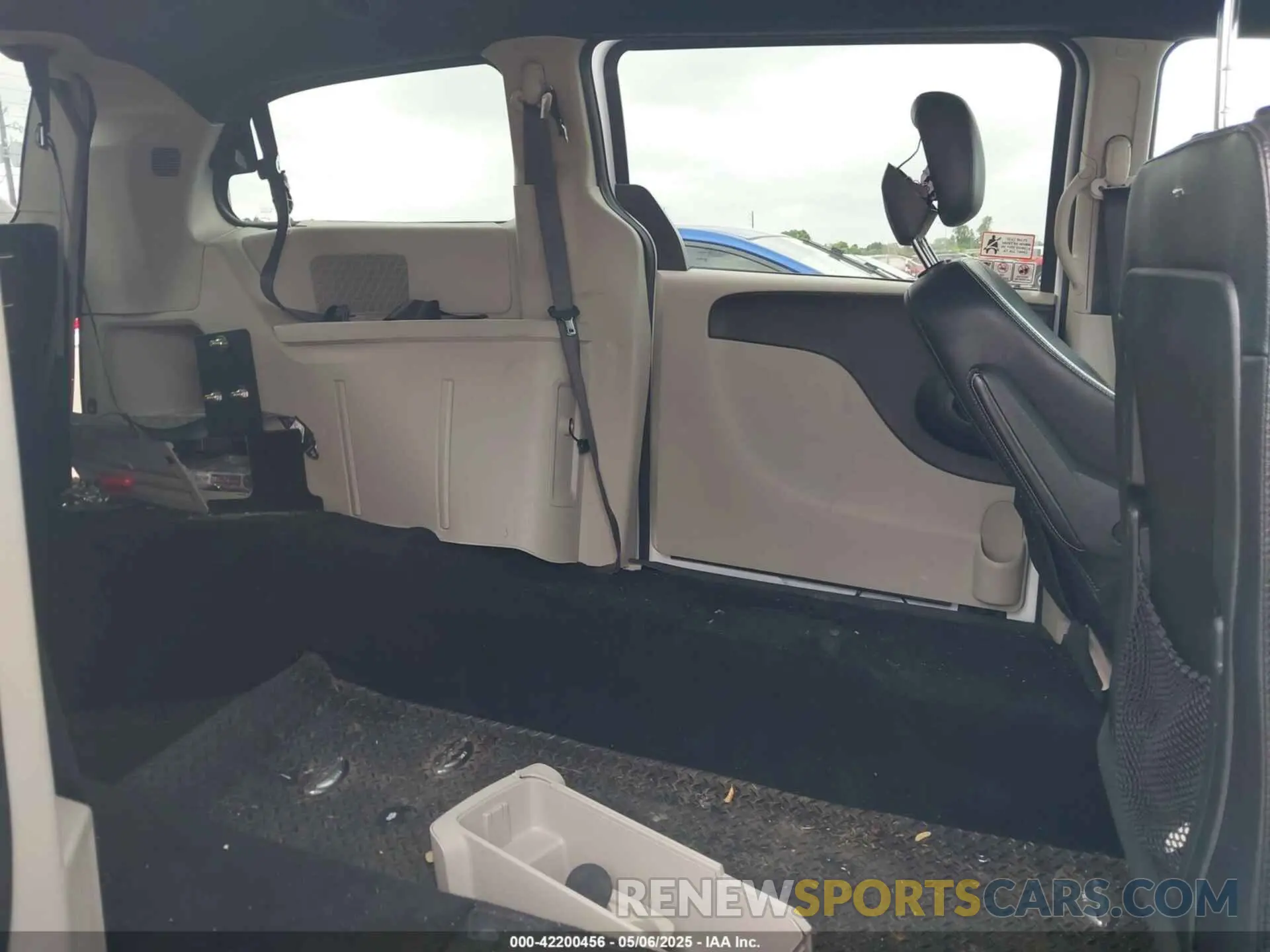 8 fotografías del automóvil dañado 2C4RDGCG5KR636242 DODGE GRAND CARAVAN 2019
