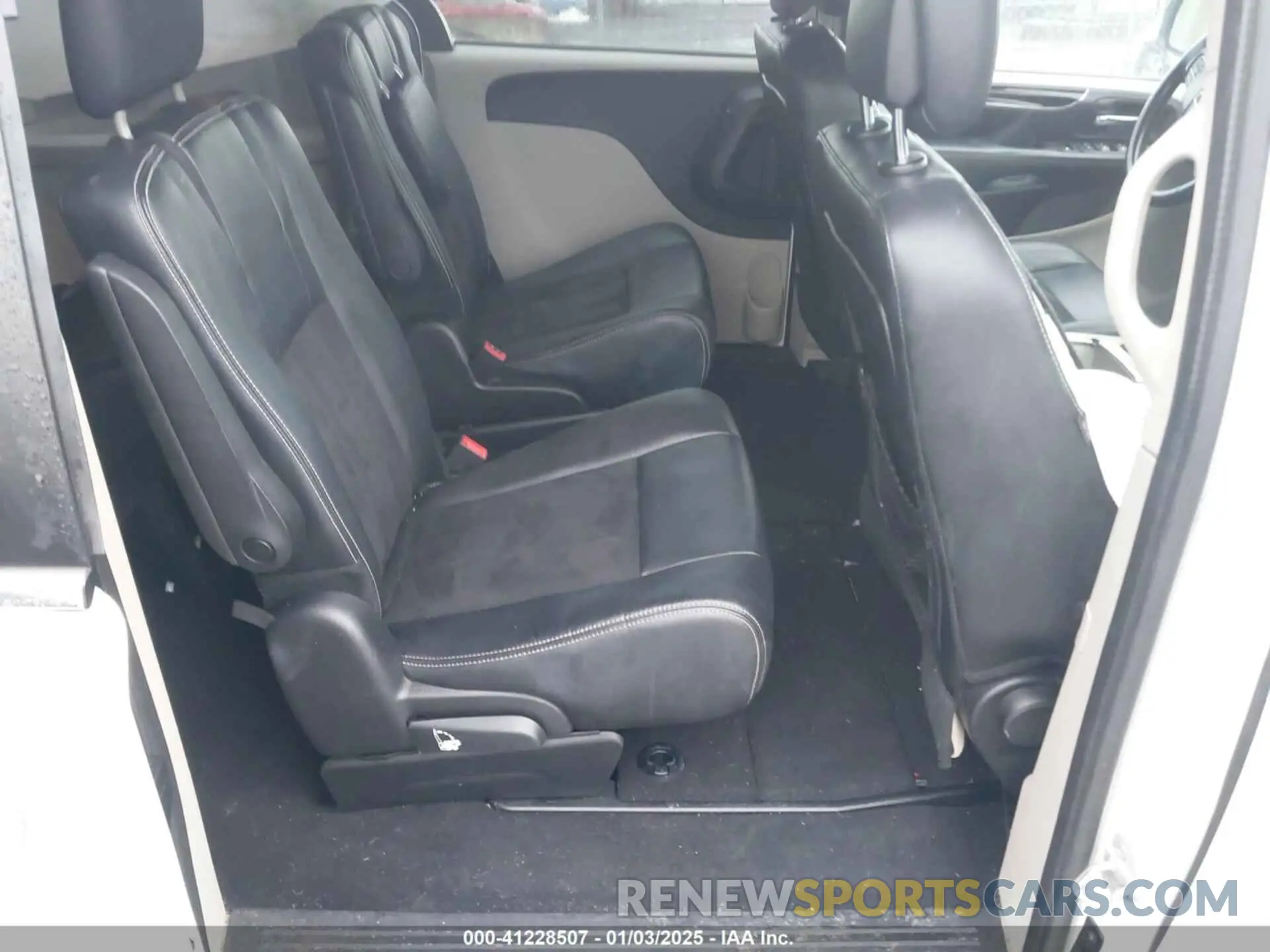 8 fotografías del automóvil dañado 2C4RDGCG5KR747888 DODGE GRAND CARAVAN 2019