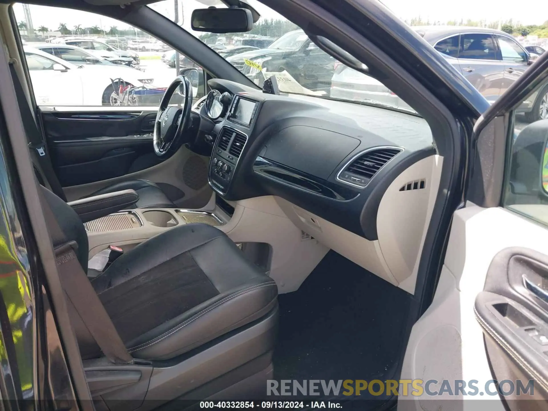 5 fotografías del automóvil dañado 2C4RDGCG5KR797853 DODGE GRAND CARAVAN 2019