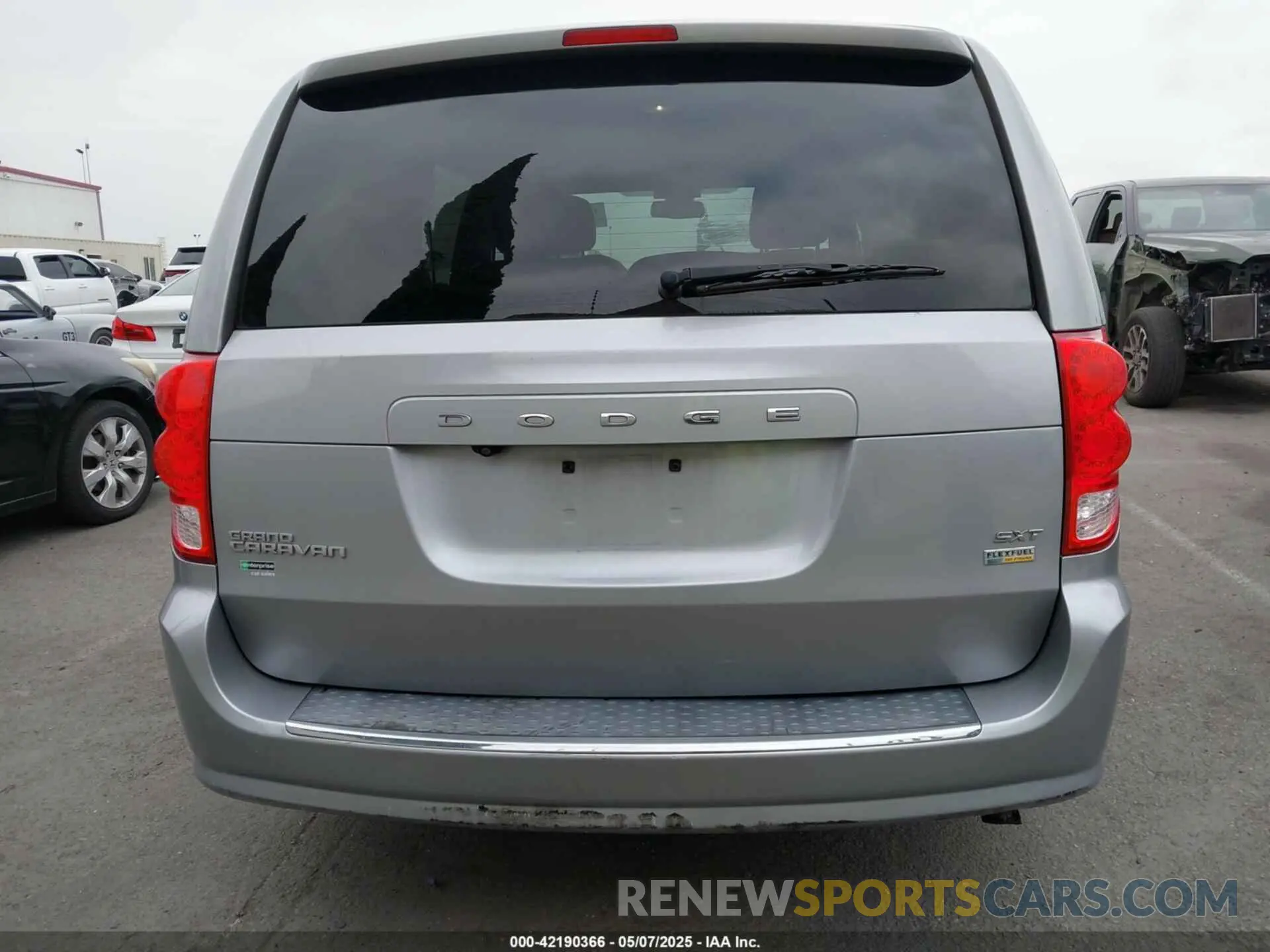 16 fotografías del automóvil dañado 2C4RDGCG6KR754073 DODGE GRAND CARAVAN 2019