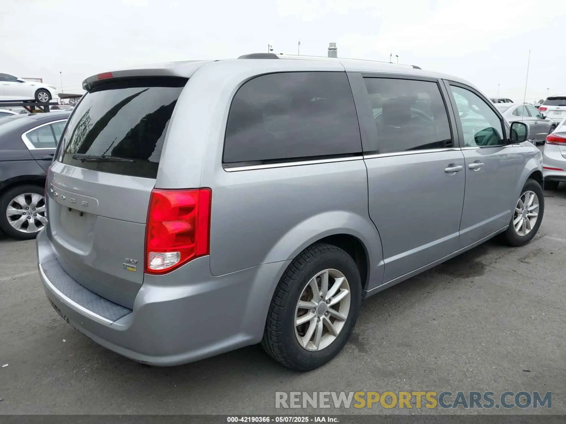 4 fotografías del automóvil dañado 2C4RDGCG6KR754073 DODGE GRAND CARAVAN 2019