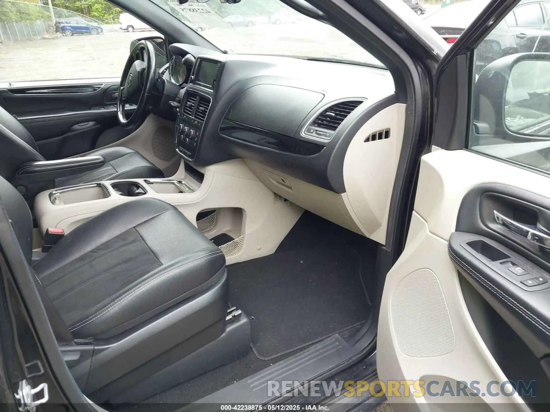 5 fotografías del automóvil dañado 2C4RDGCG7KR752851 DODGE GRAND CARAVAN 2019