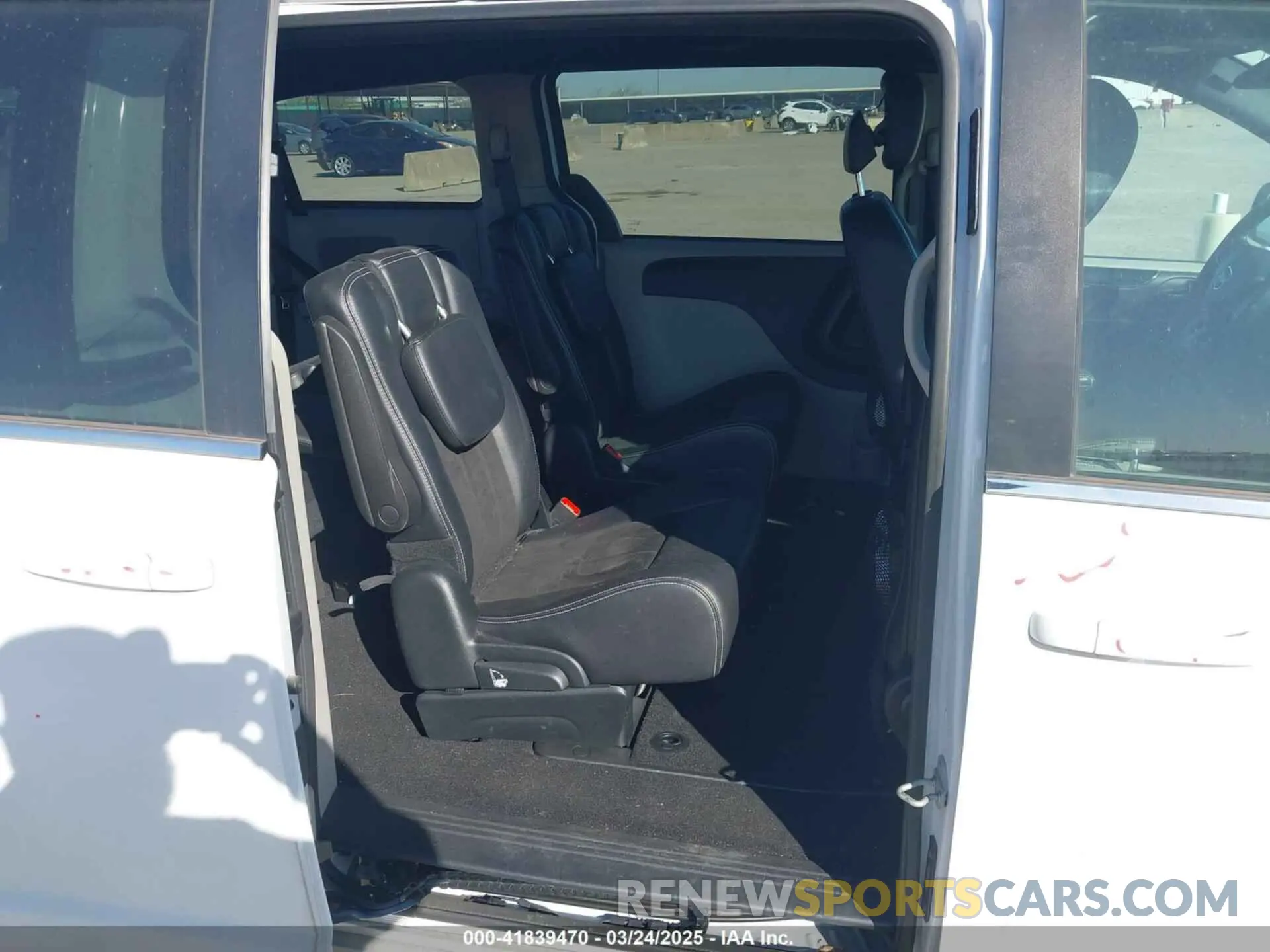 8 fotografías del automóvil dañado 2C4RDGCG9KR520462 DODGE GRAND CARAVAN 2019