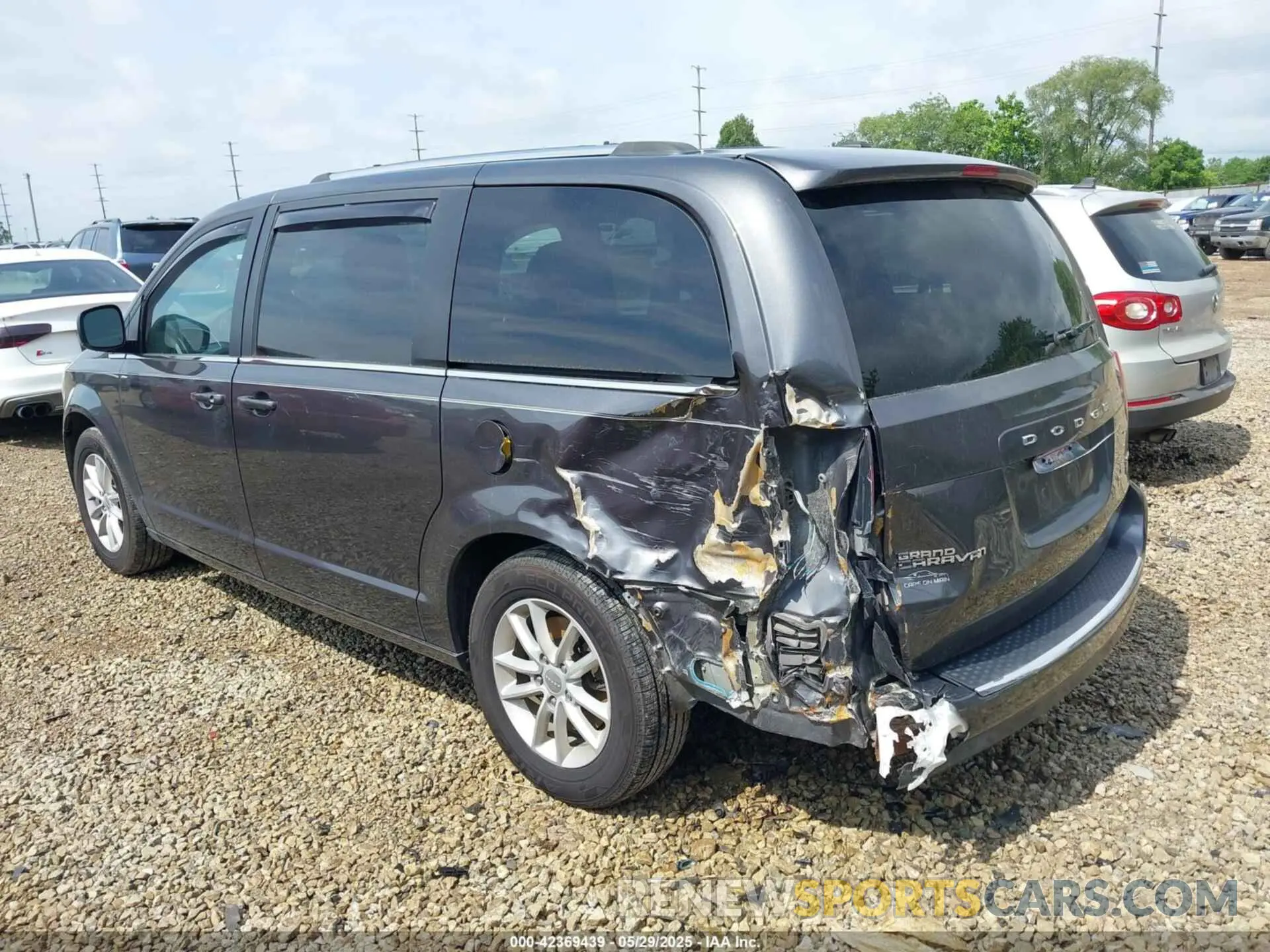 3 fotografías del automóvil dañado 2C4RDGCG9KR563862 DODGE GRAND CARAVAN 2019