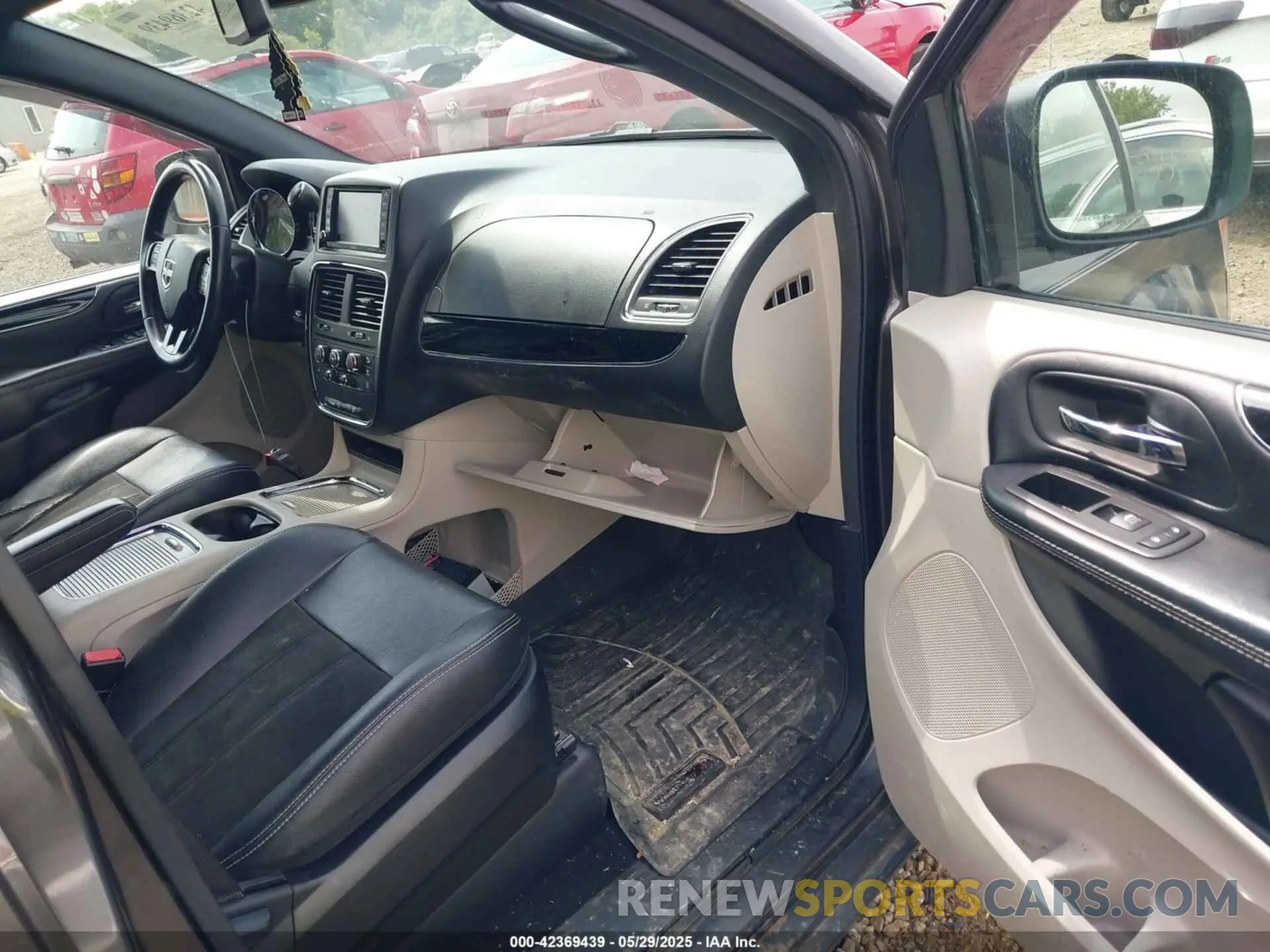 5 fotografías del automóvil dañado 2C4RDGCG9KR563862 DODGE GRAND CARAVAN 2019