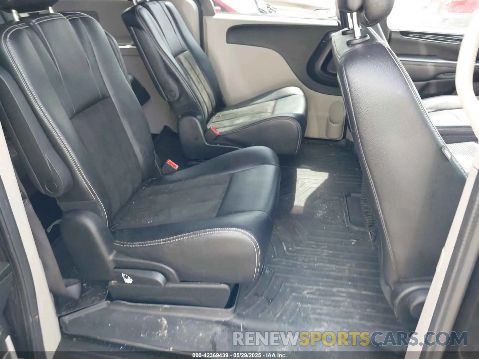 8 fotografías del automóvil dañado 2C4RDGCG9KR563862 DODGE GRAND CARAVAN 2019