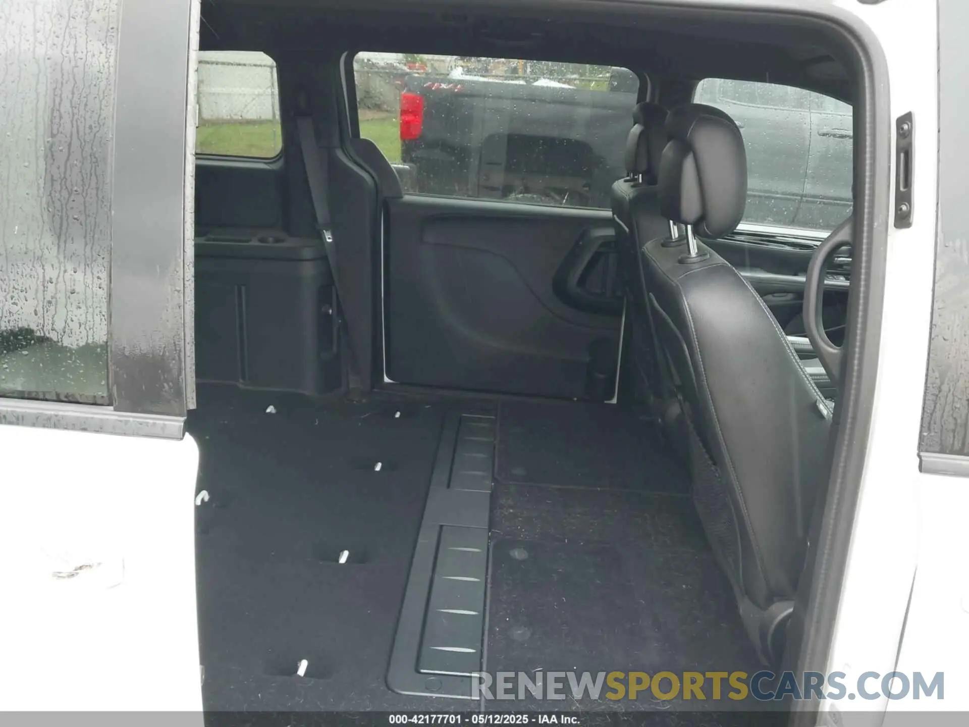 8 fotografías del automóvil dañado 2C4RDGCG9KR602580 DODGE GRAND CARAVAN 2019