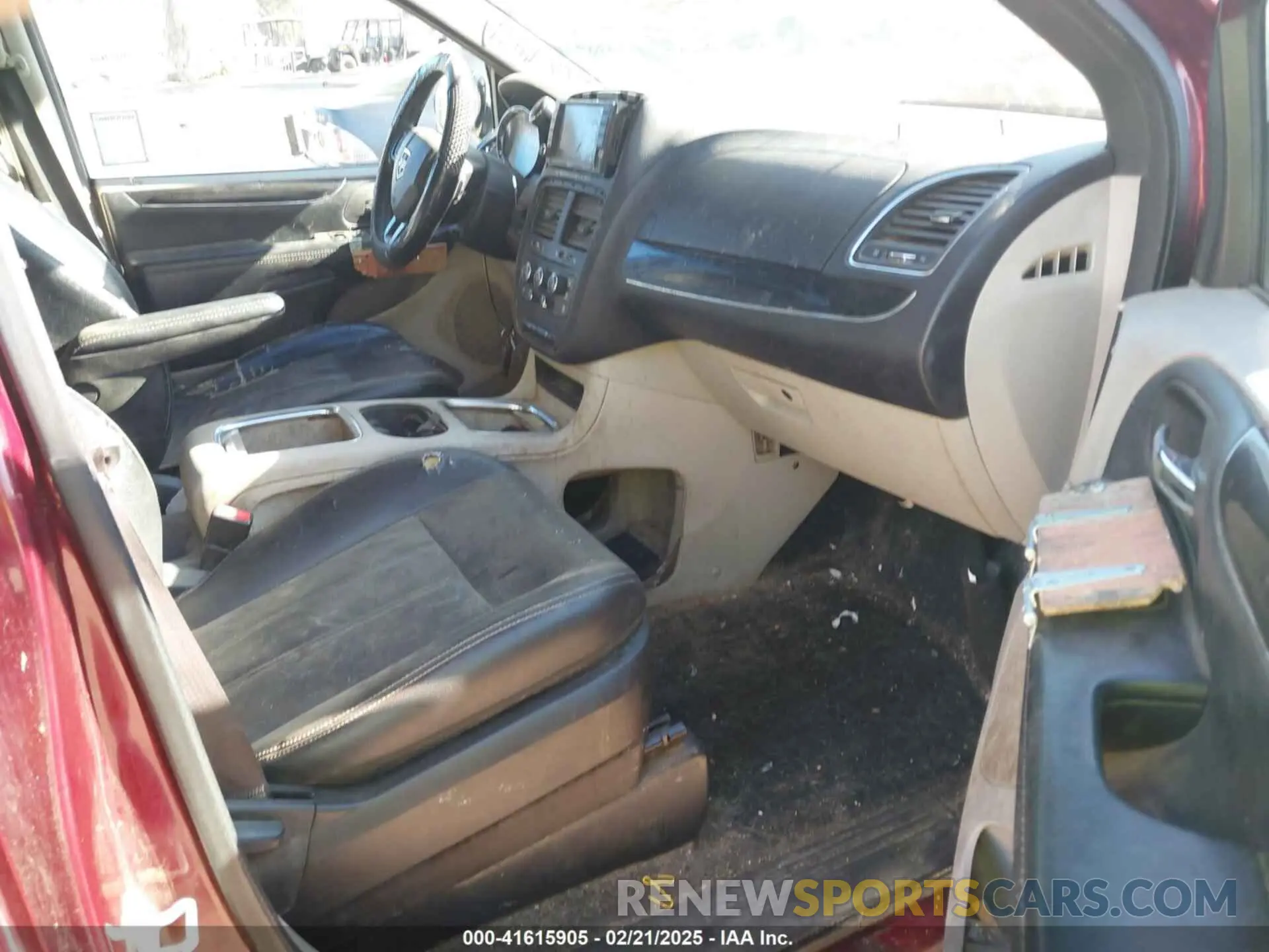 5 fotografías del automóvil dañado 2C4RDGCG9KR693432 DODGE GRAND CARAVAN 2019