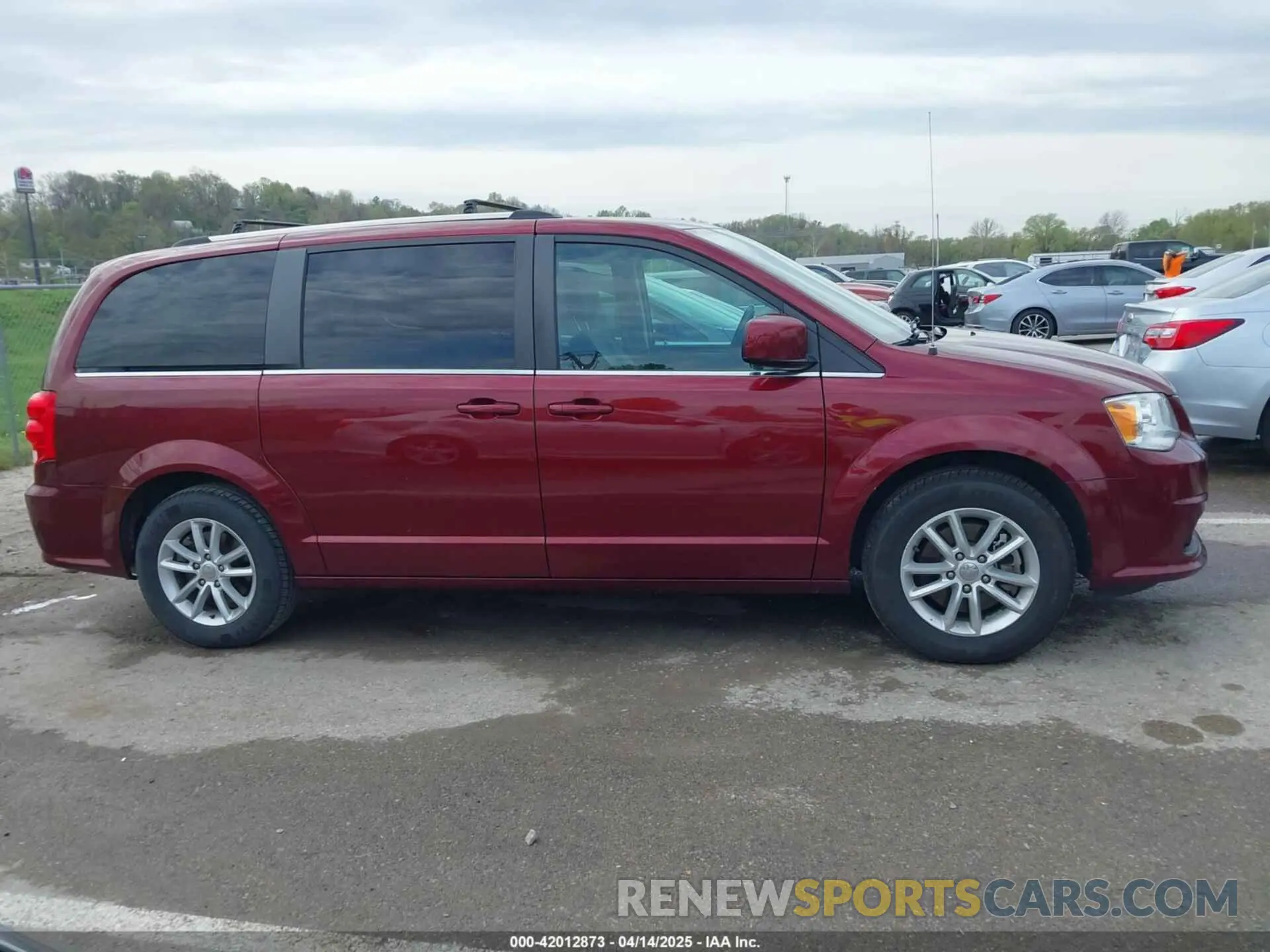 13 fotografías del automóvil dañado 2C4RDGCG9KR725182 DODGE GRAND CARAVAN 2019