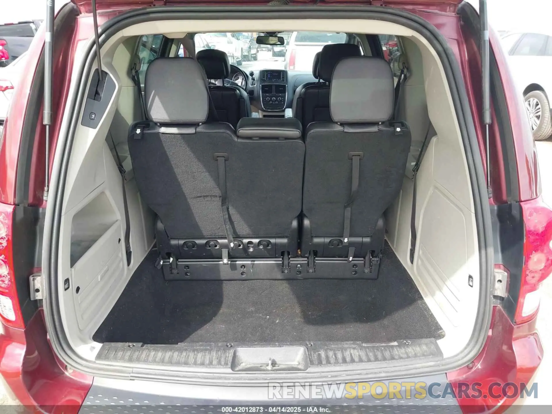 17 fotografías del automóvil dañado 2C4RDGCG9KR725182 DODGE GRAND CARAVAN 2019