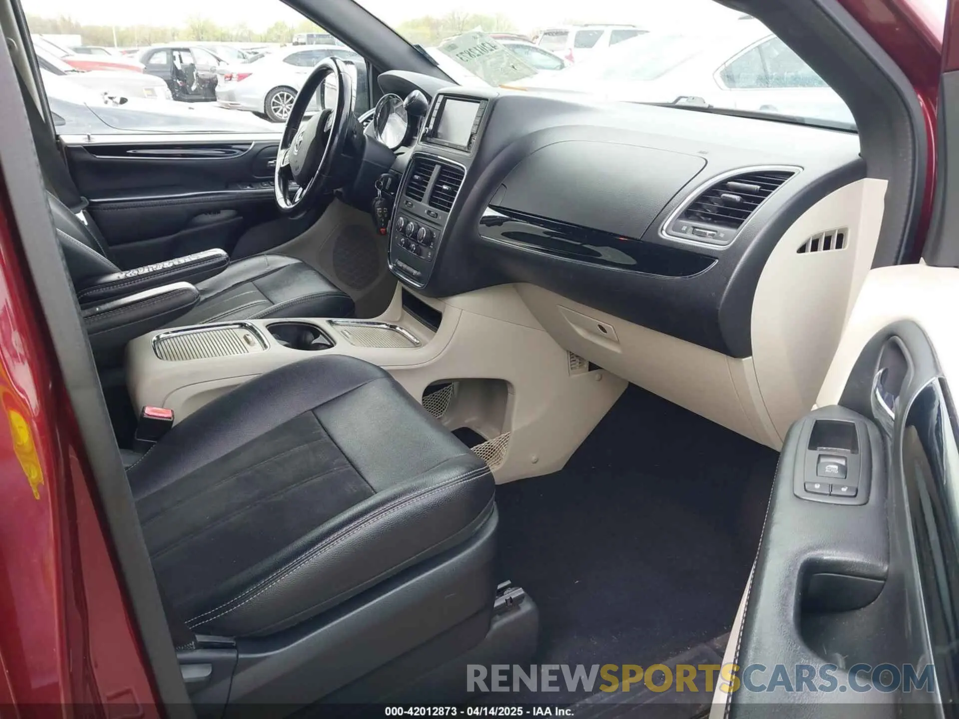 5 fotografías del automóvil dañado 2C4RDGCG9KR725182 DODGE GRAND CARAVAN 2019