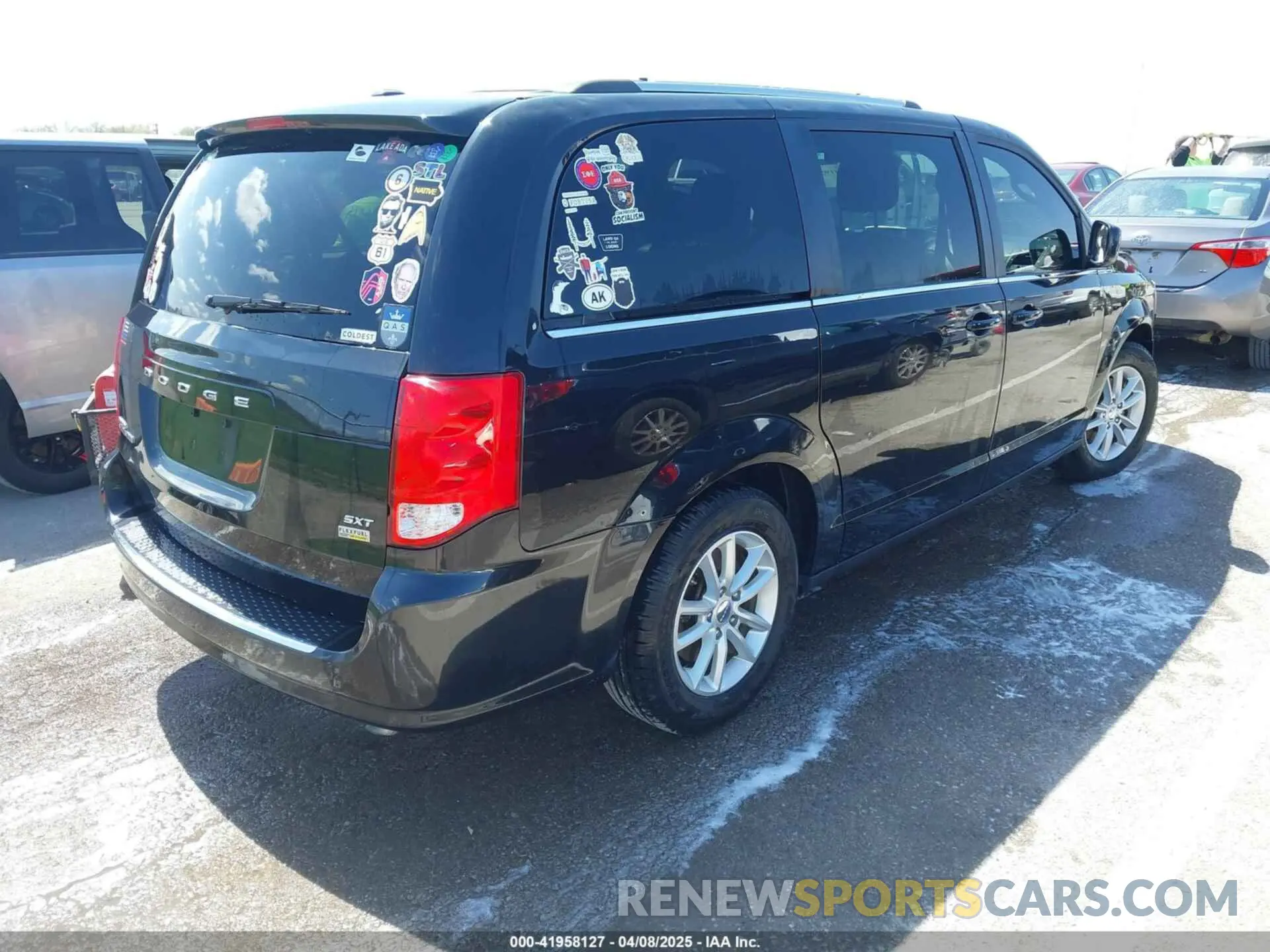 4 fotografías del automóvil dañado 2C4RDGCG9KR774978 DODGE GRAND CARAVAN 2019