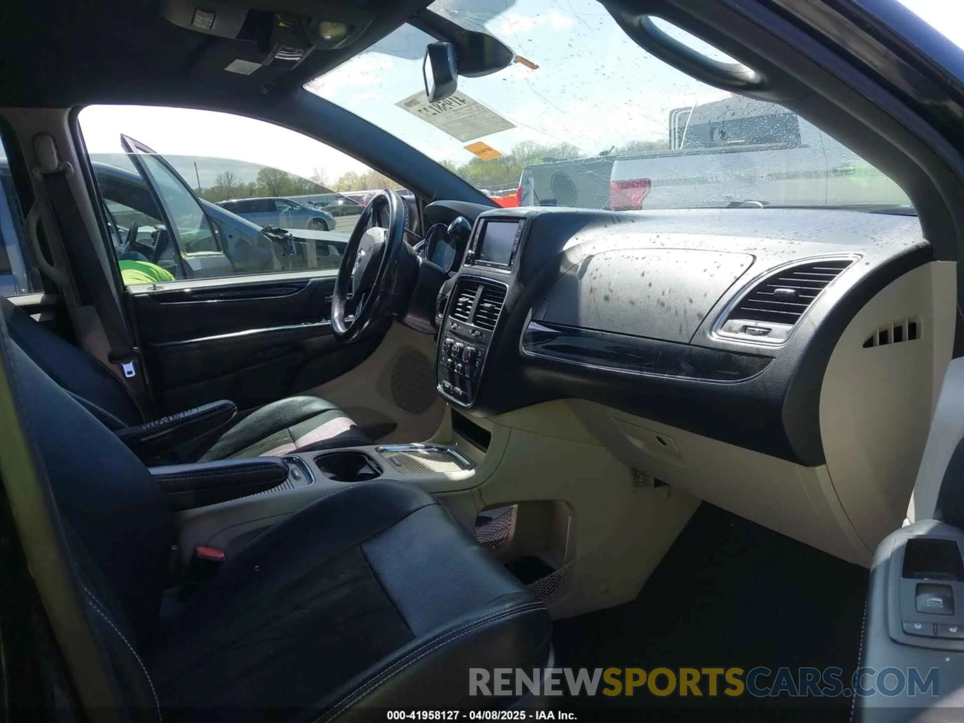 5 fotografías del automóvil dañado 2C4RDGCG9KR774978 DODGE GRAND CARAVAN 2019