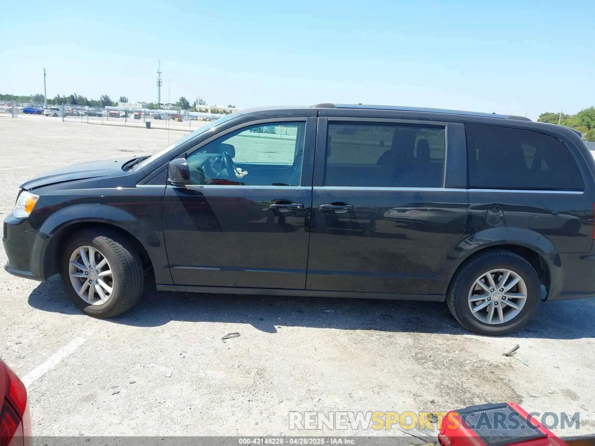 14 fotografías del automóvil dañado 2C4RDGCGXKR743304 DODGE GRAND CARAVAN 2019