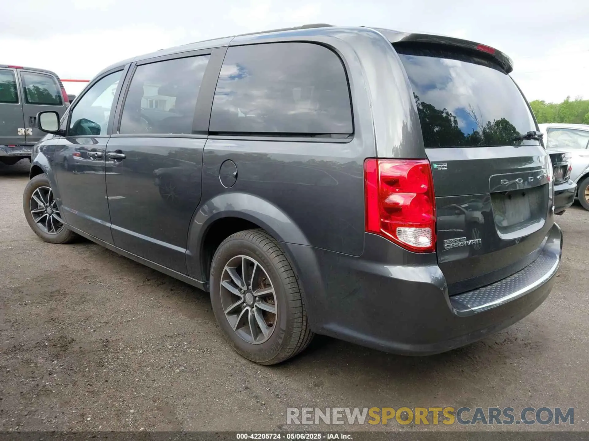 3 fotografías del automóvil dañado 2C4RDGEG2KR520641 DODGE GRAND CARAVAN 2019