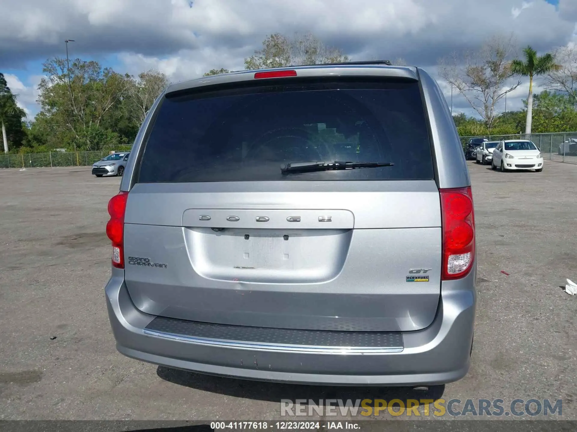 16 fotografías del automóvil dañado 2C4RDGEG2KR736330 DODGE GRAND CARAVAN 2019
