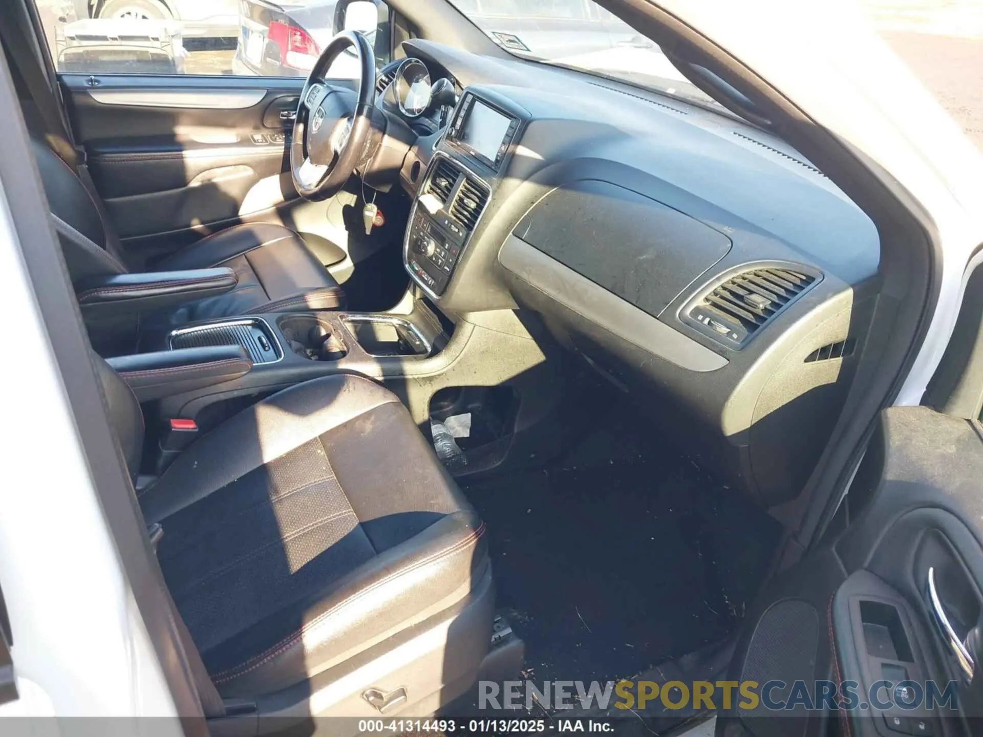 5 fotografías del automóvil dañado 2C4RDGEG2KR748042 DODGE GRAND CARAVAN 2019