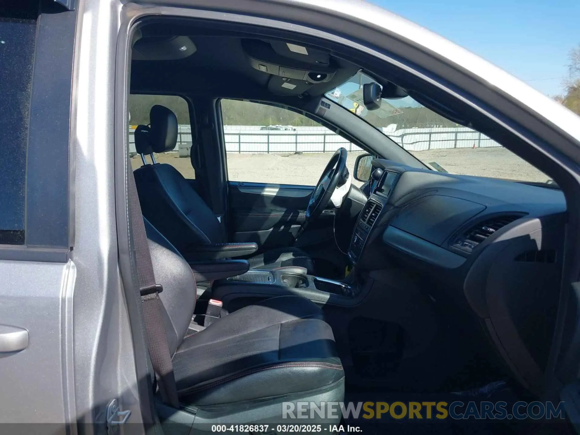 5 fotografías del automóvil dañado 2C4RDGEG2KR760353 DODGE GRAND CARAVAN 2019