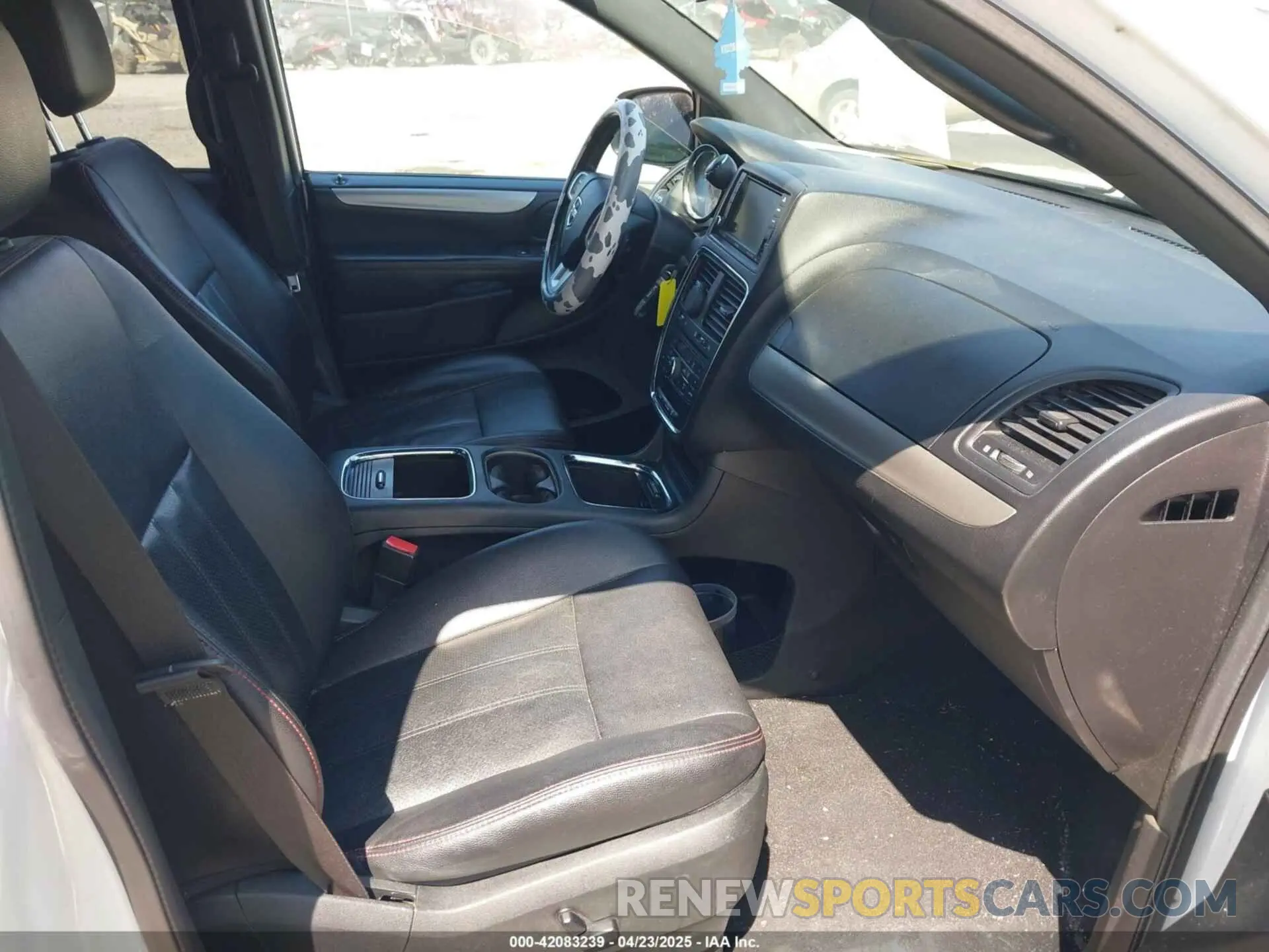 5 fotografías del automóvil dañado 2C4RDGEG3KR562364 DODGE GRAND CARAVAN 2019
