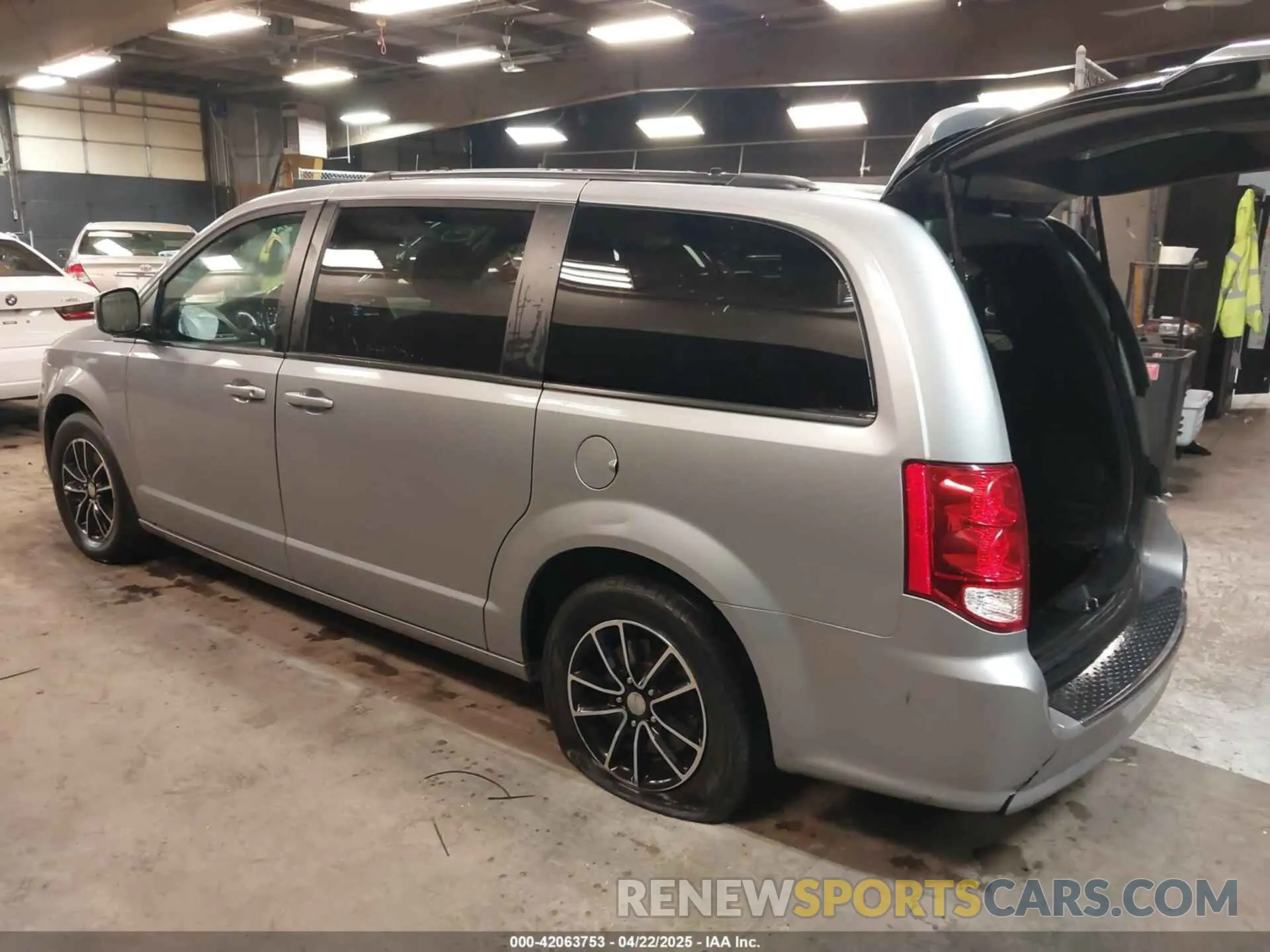 3 fotografías del automóvil dañado 2C4RDGEG3KR663355 DODGE GRAND CARAVAN 2019