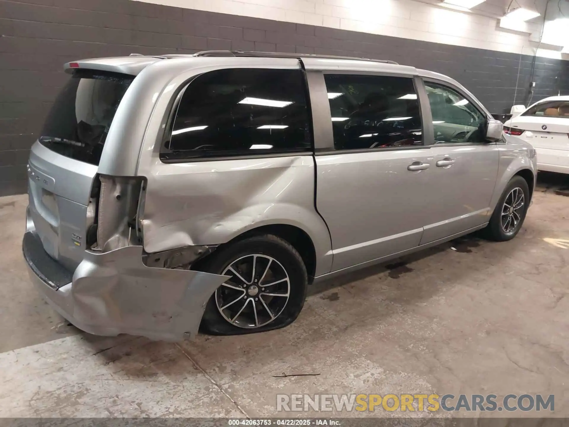 4 fotografías del automóvil dañado 2C4RDGEG3KR663355 DODGE GRAND CARAVAN 2019
