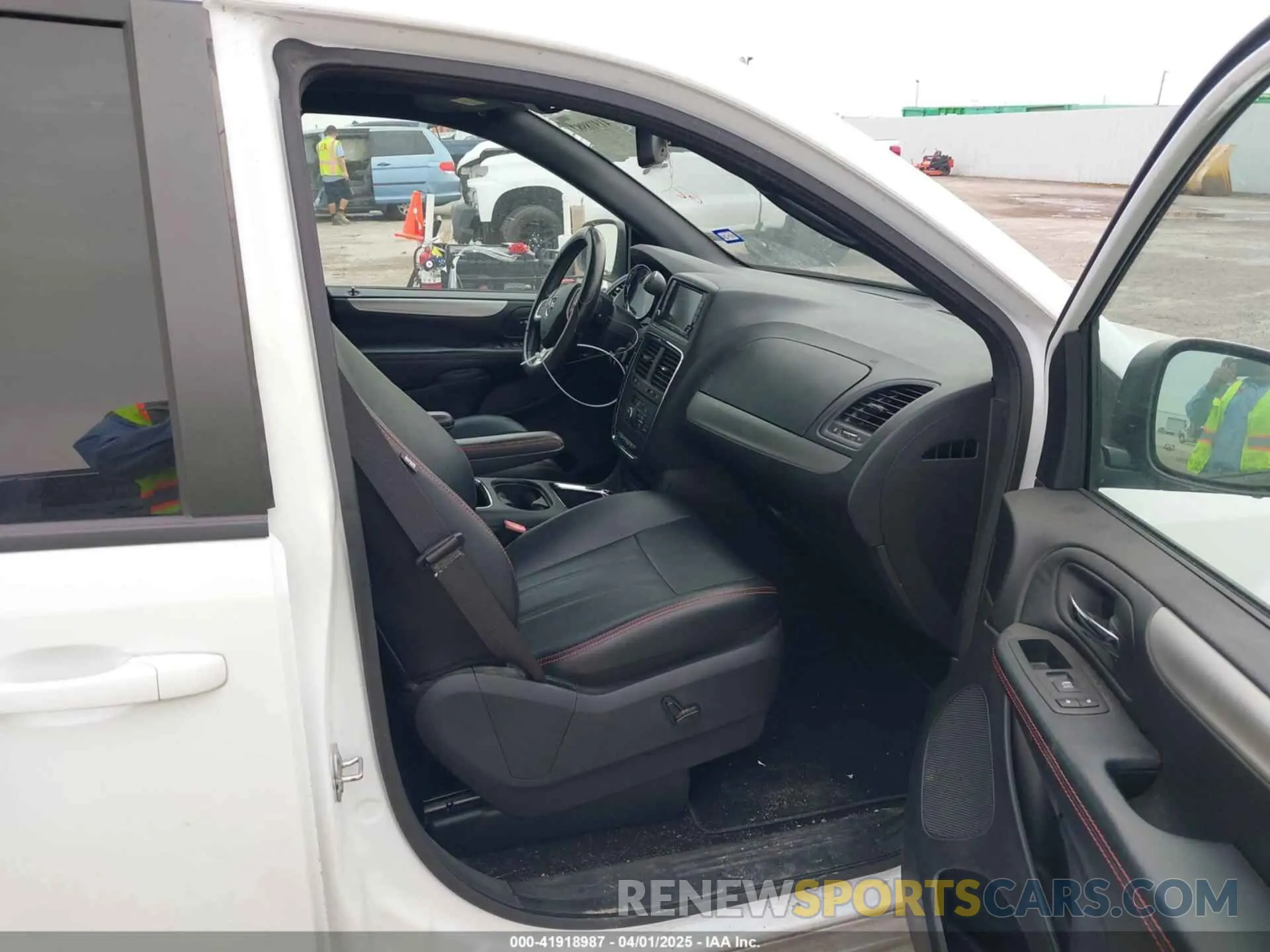 5 fotografías del automóvil dañado 2C4RDGEG3KR736305 DODGE GRAND CARAVAN 2019
