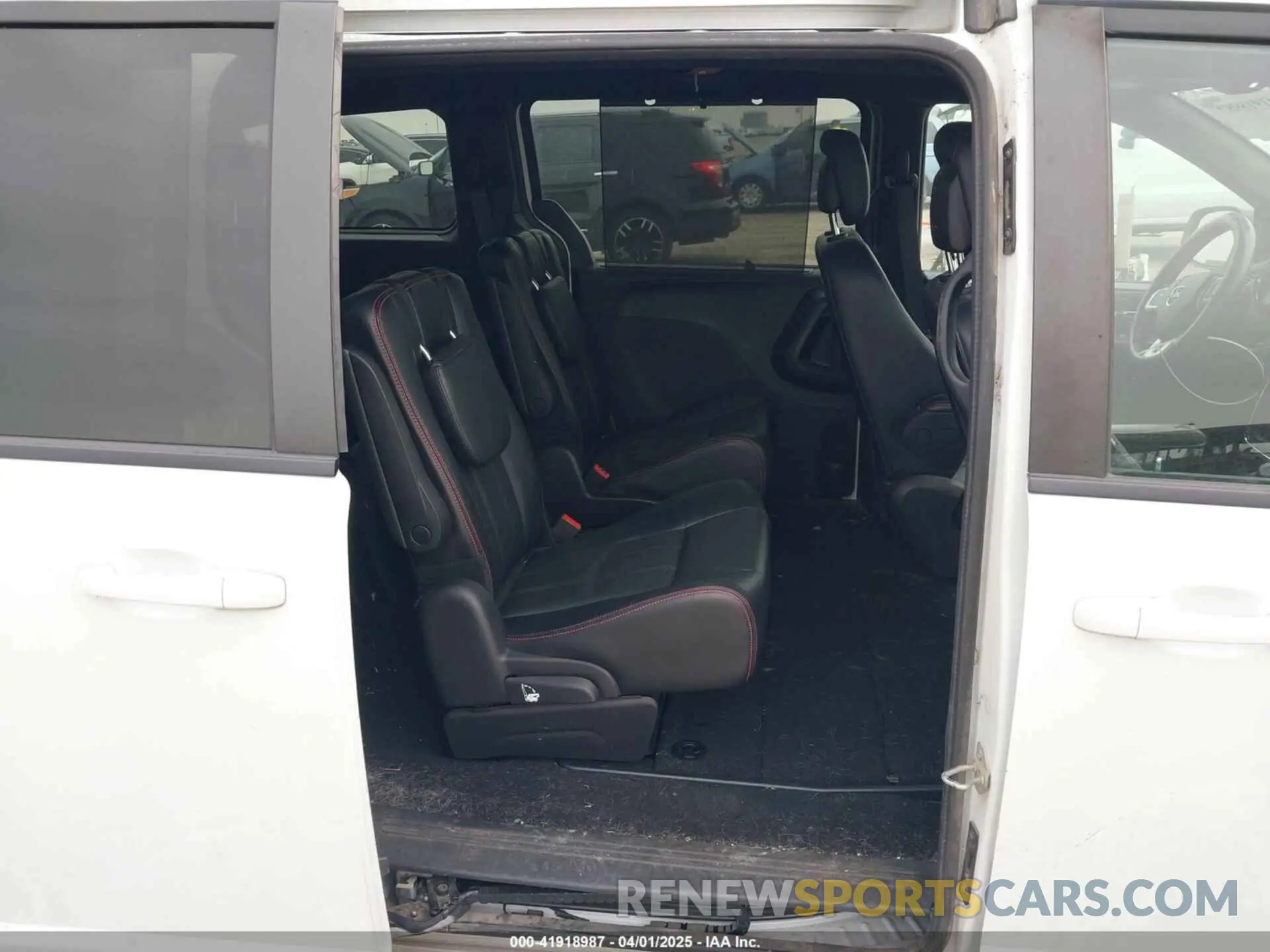 8 fotografías del automóvil dañado 2C4RDGEG3KR736305 DODGE GRAND CARAVAN 2019