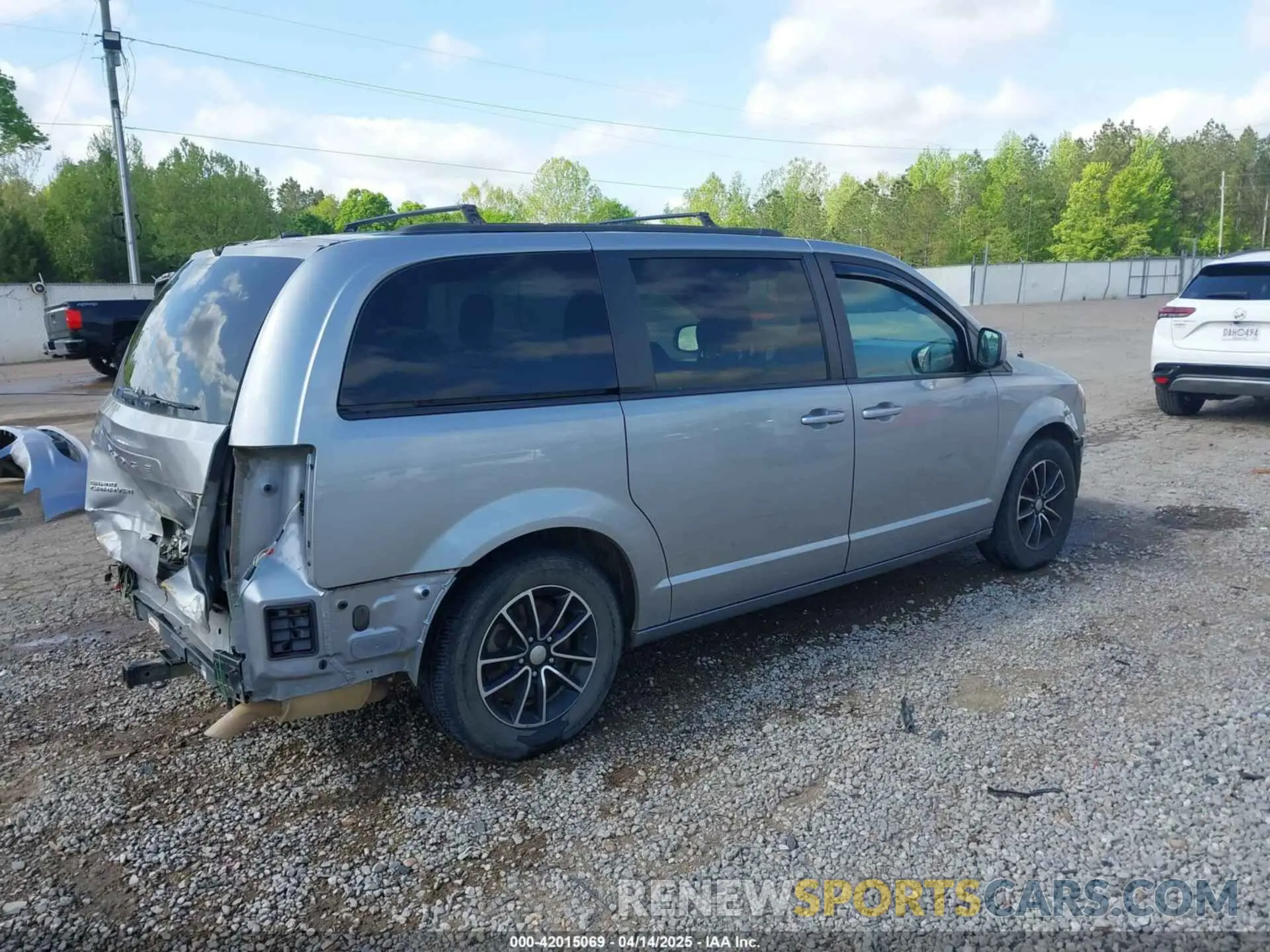 4 fotografías del automóvil dañado 2C4RDGEG4KR512377 DODGE GRAND CARAVAN 2019