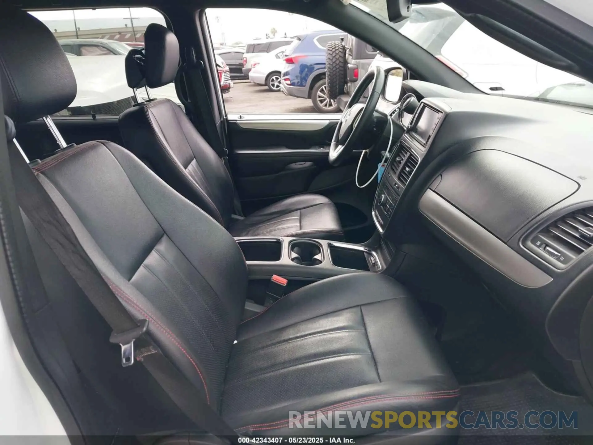 5 fotografías del automóvil dañado 2C4RDGEG4KR535352 DODGE GRAND CARAVAN 2019